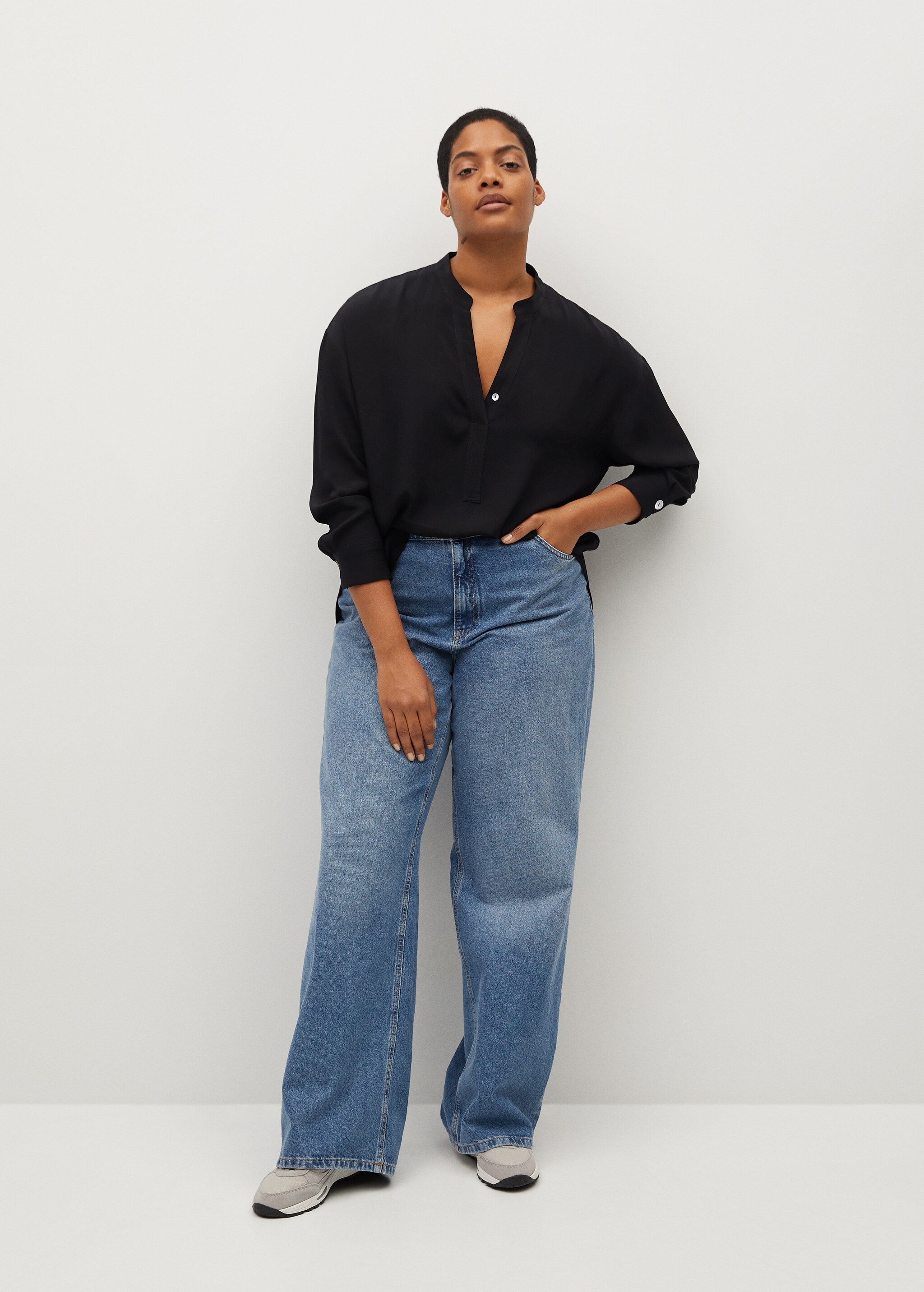 Blusa cuello pico - Plano general