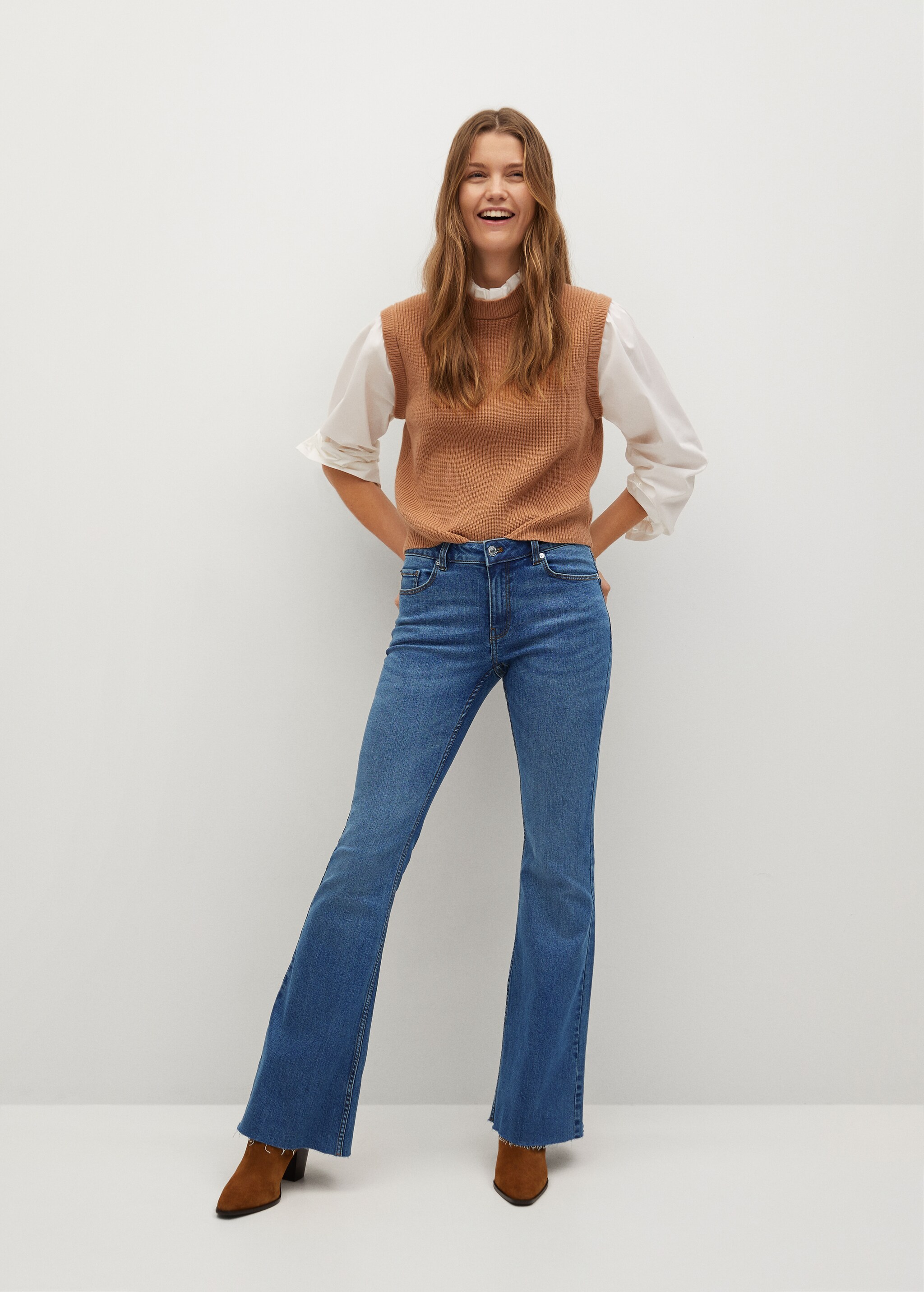 Jeans Flare tiro medio - Plano general