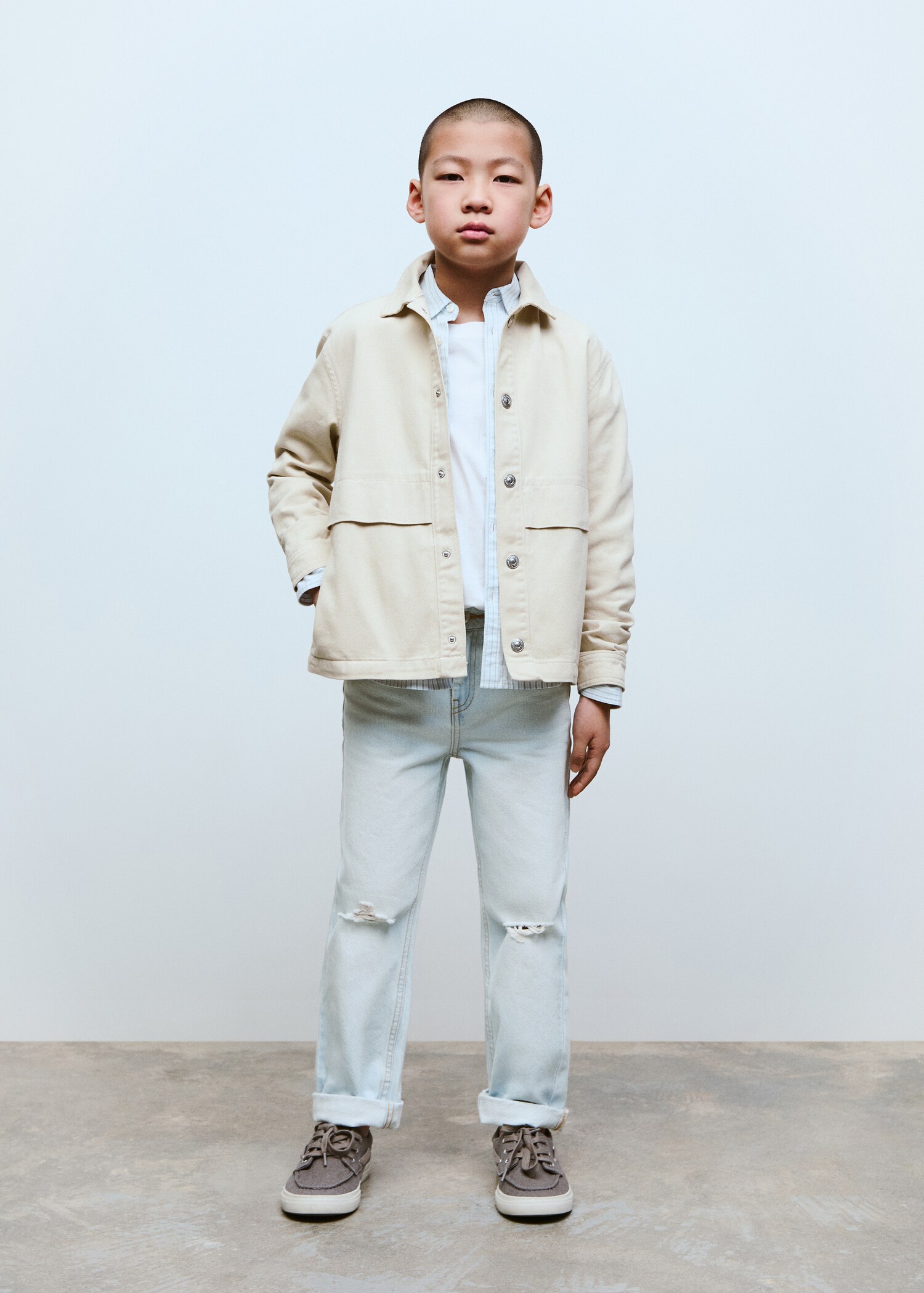 Decorative ripped jeans - General plane