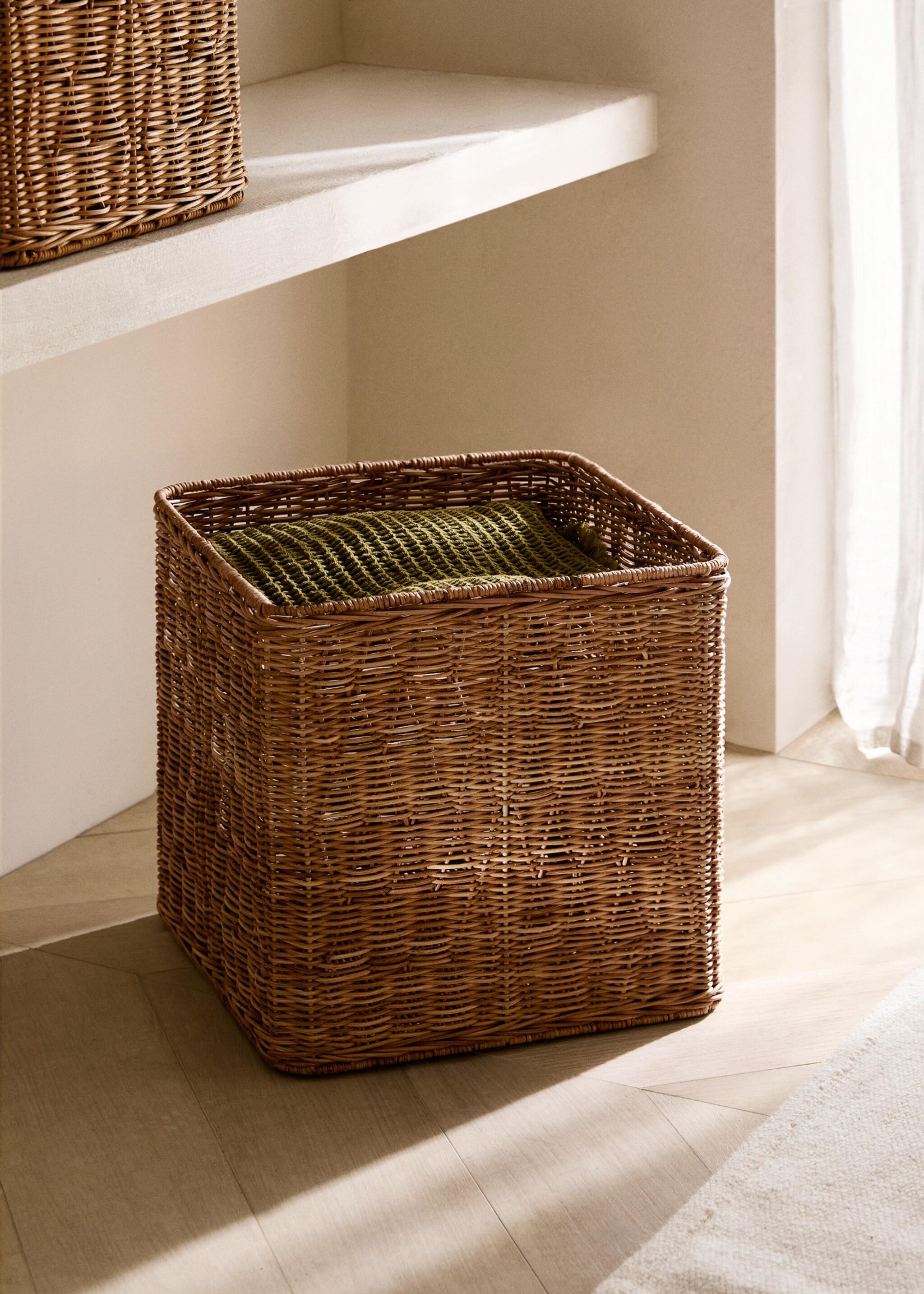 Medium square rattan basket - General plane, Brown. Ref: 87002905-00.