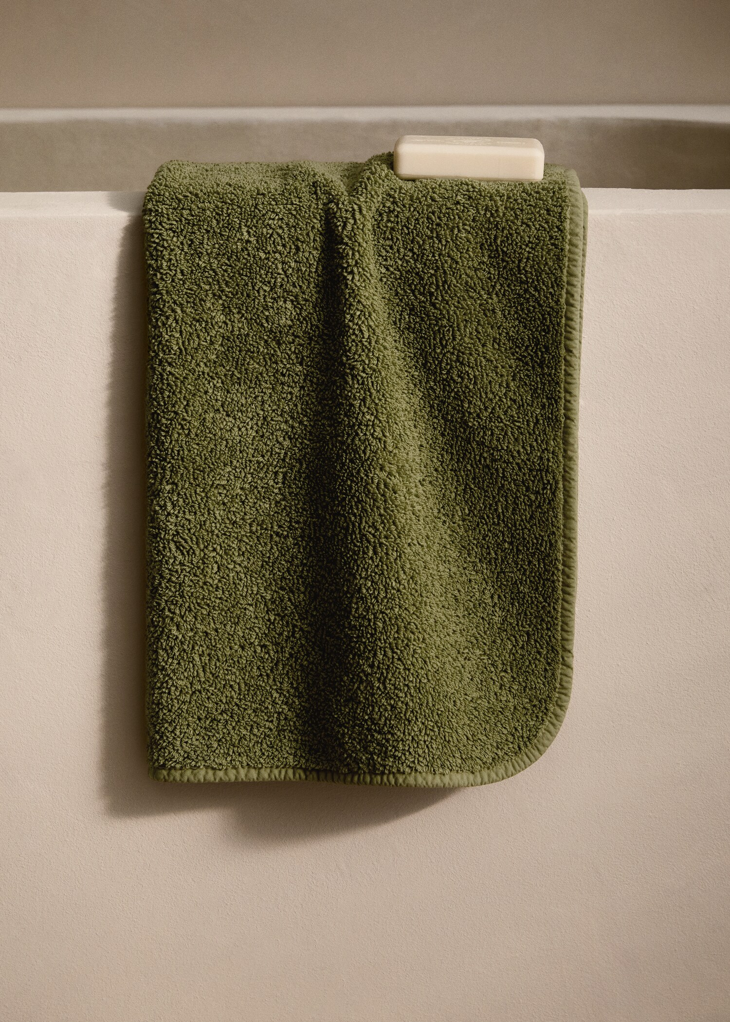 Washbasin towel with dyed piece - General plane