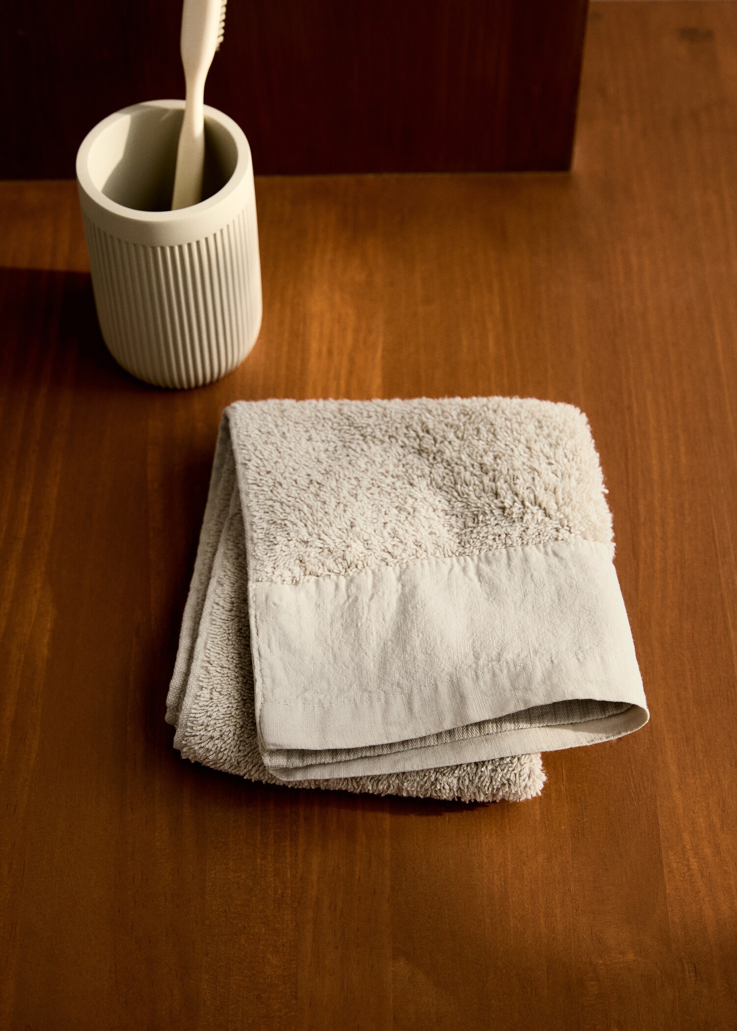 Face towel with linen trim - General plane