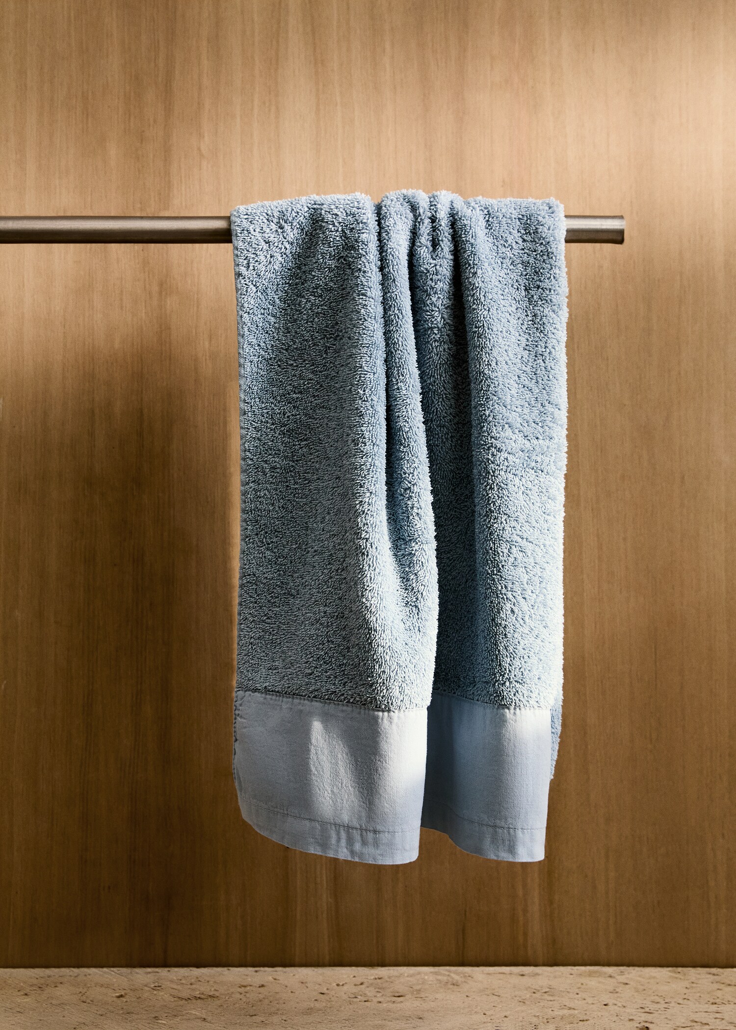 Hand towel with linen trim - General plane