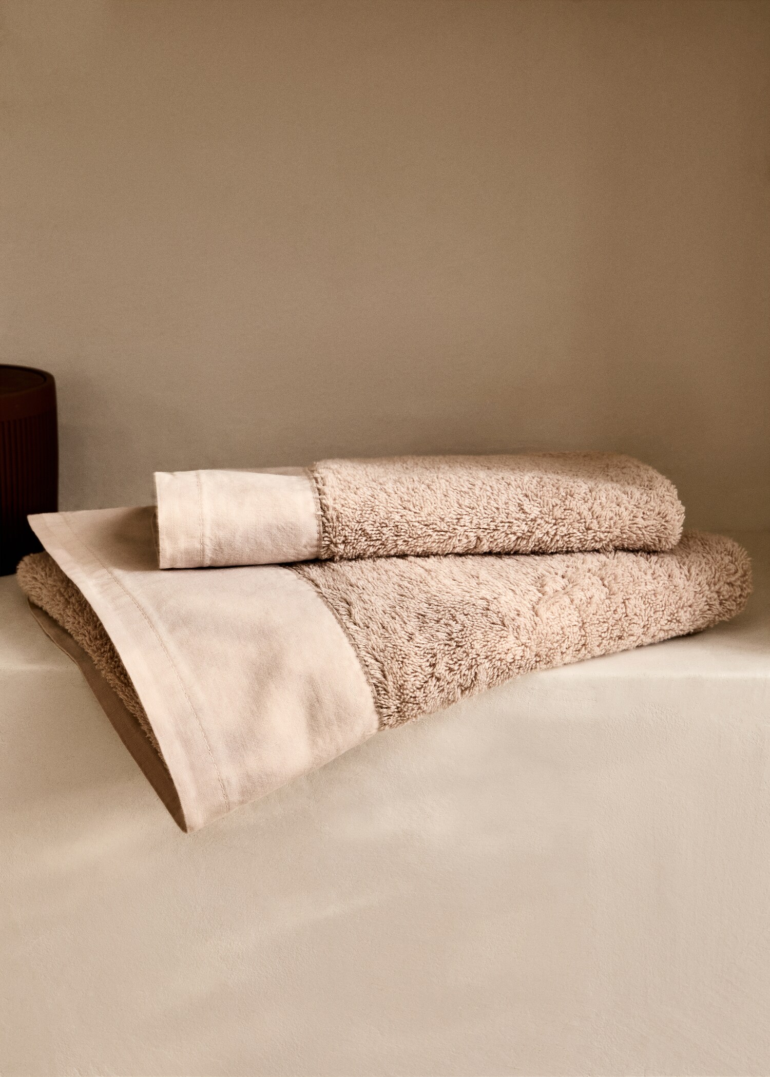 Hand towel with linen trim - General plane