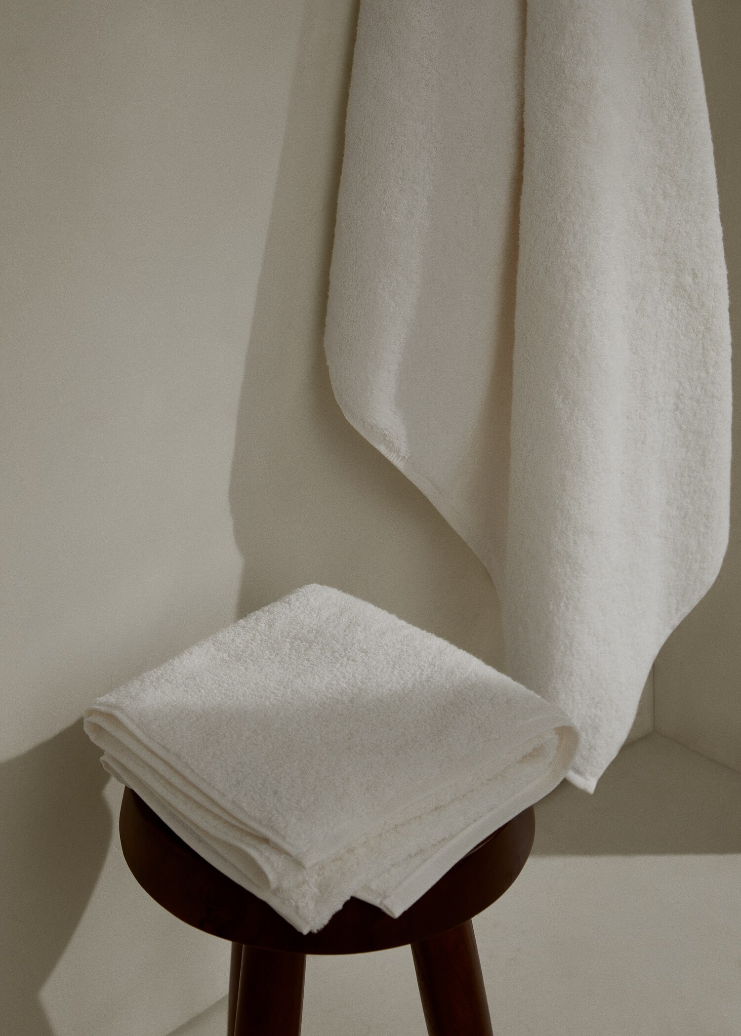 Soft cotton washbasin towel - General plane