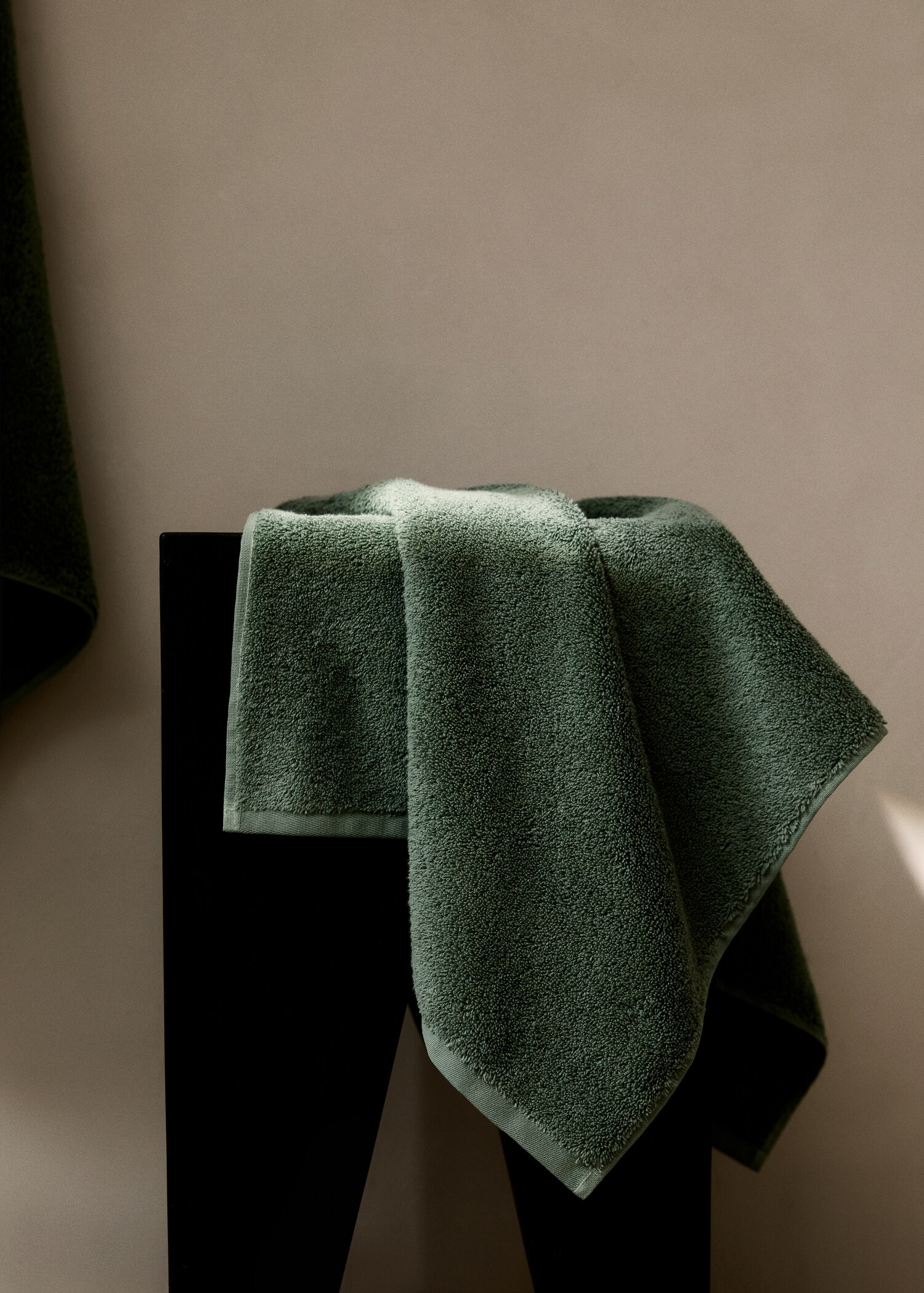 Soft cotton washbasin towel - General plane