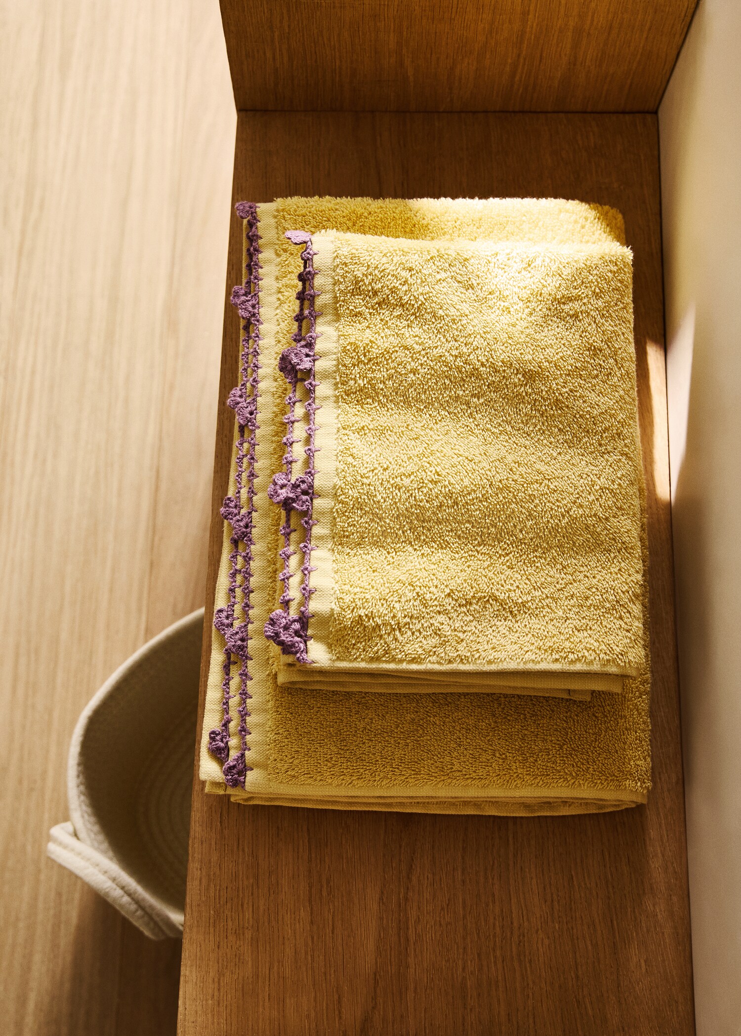 Children's washbasin towel with crochet trim - General plane