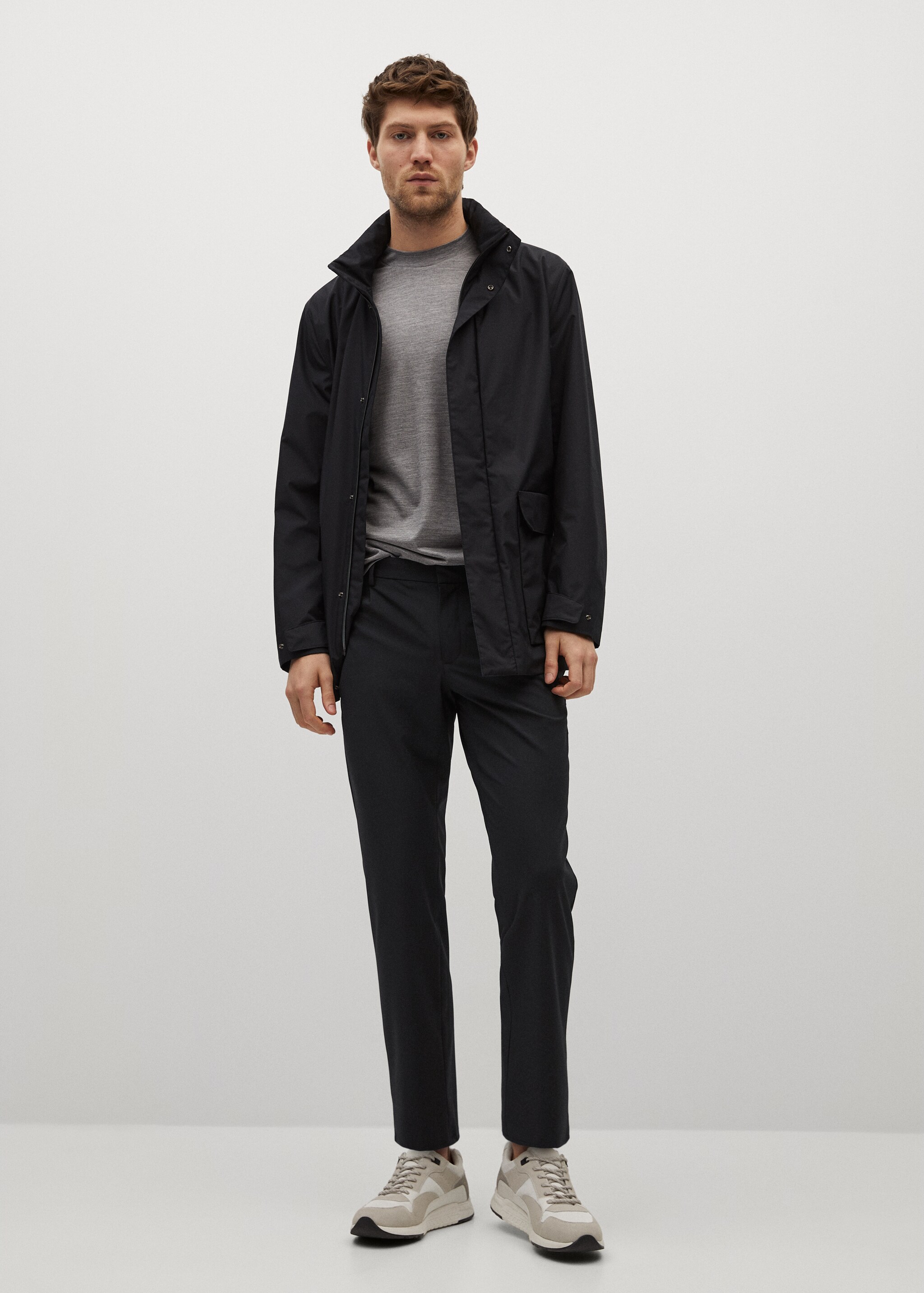 Pantalón slim fit antiarrugas - Plano general