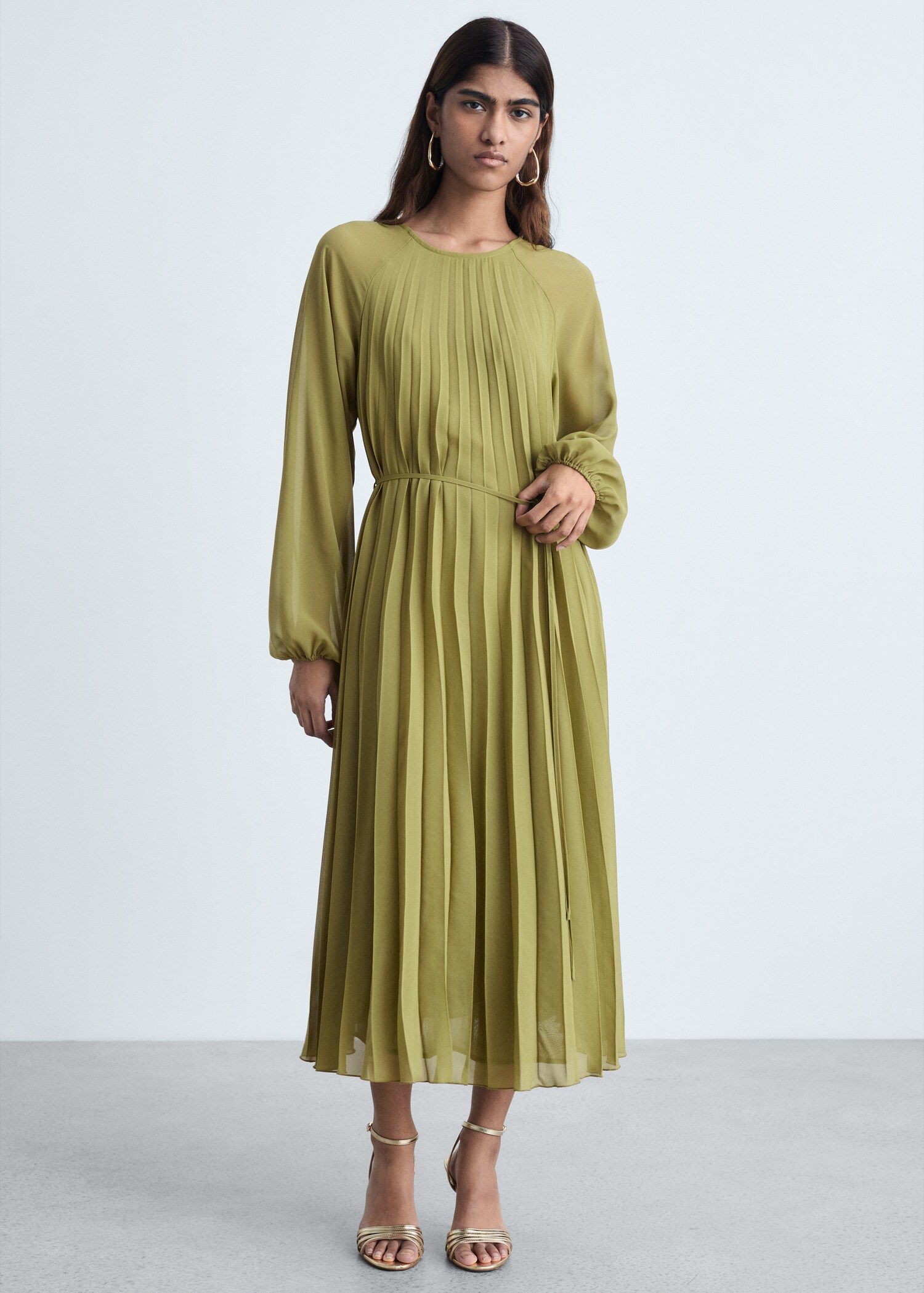 Pleated dress with bow belt - General plane