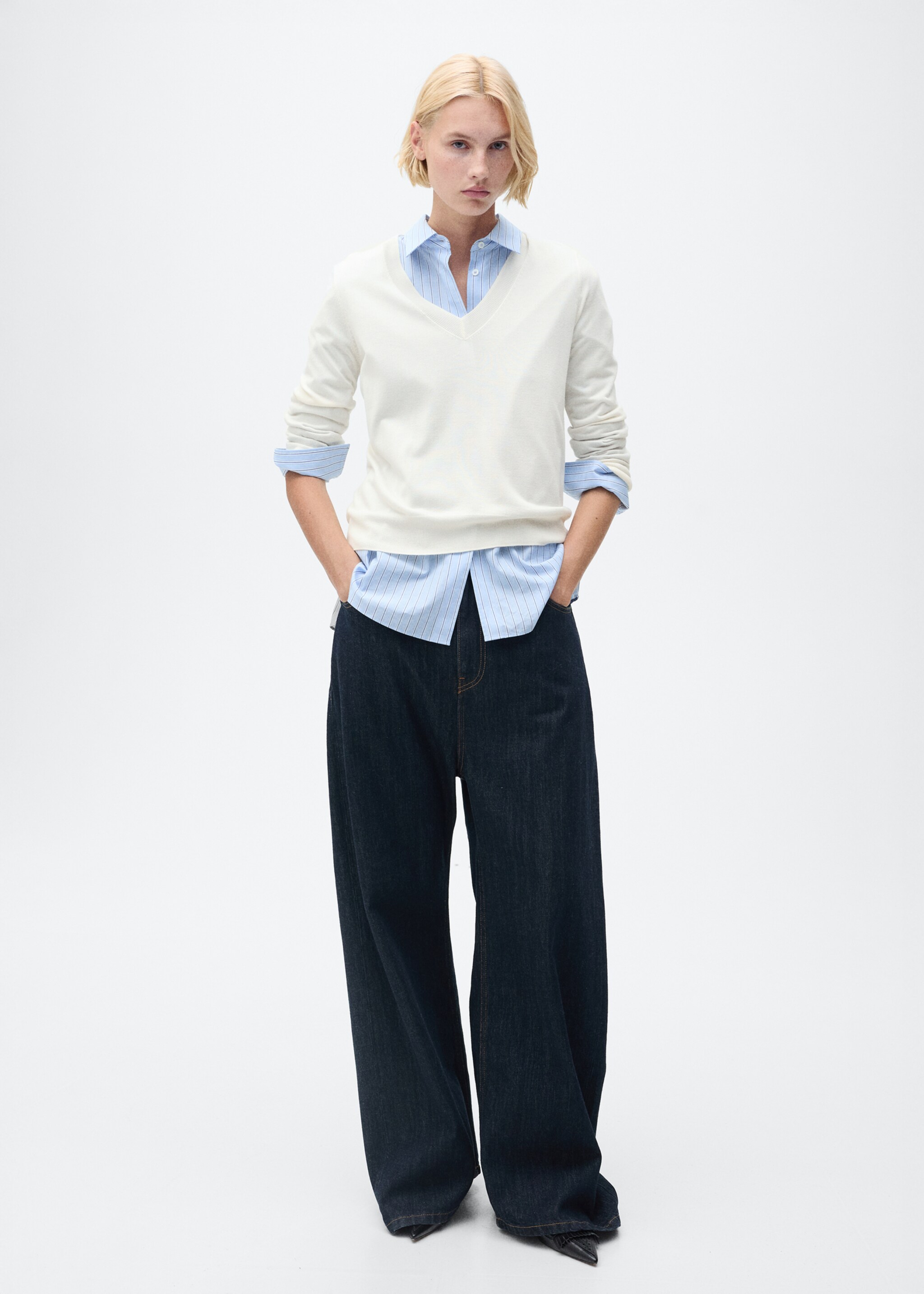 V-neck knit sweater - General plane, Ecru. Ref: 87004082-00.