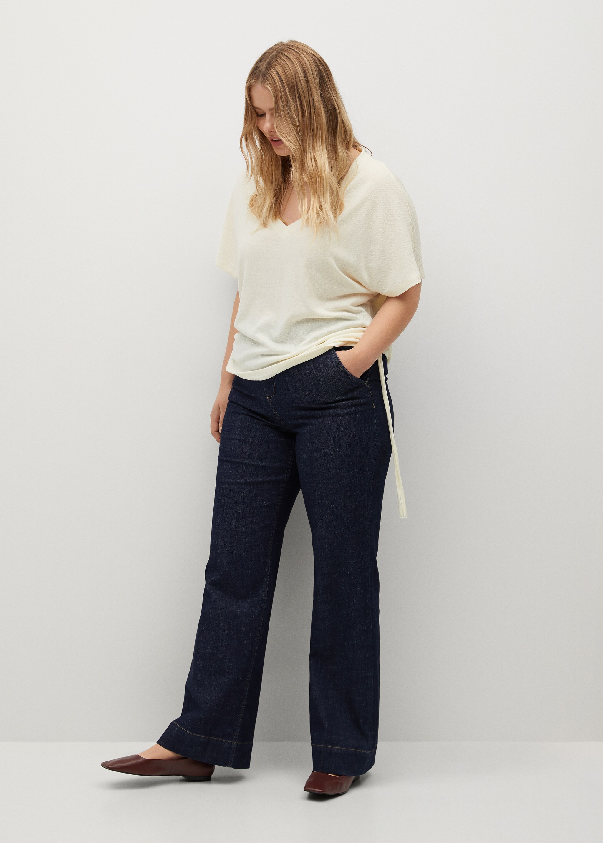 T-shirt with adjustable drawstring  - General plane