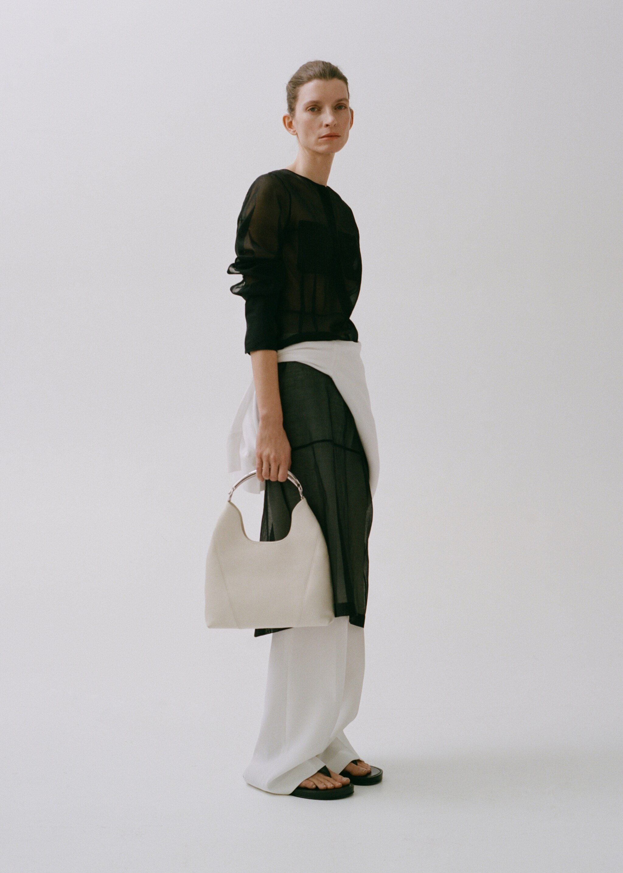 Leather shoulder bag with metal handle - General plane, White. Ref: 87005750-00.