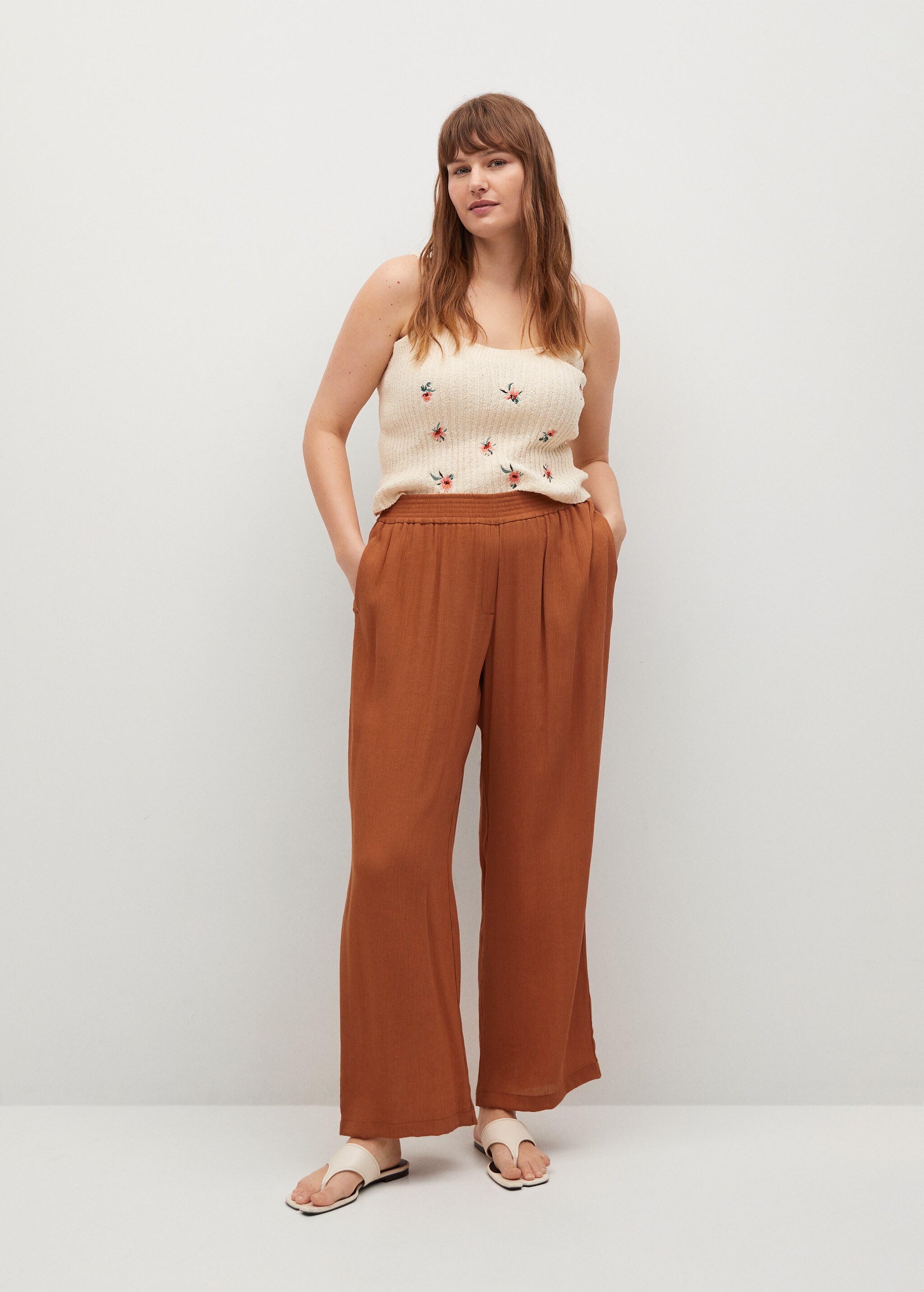 Pantalón acampanado fluido - Plano general