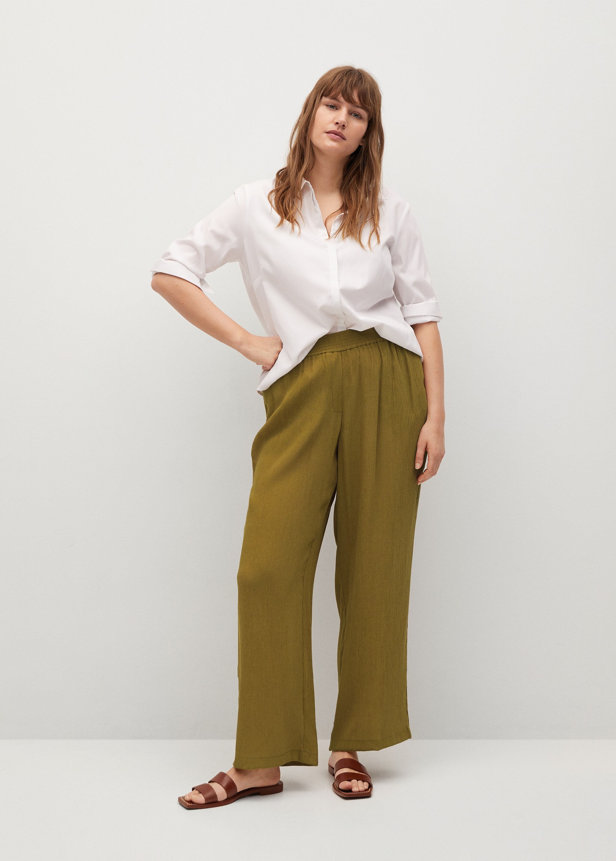 Pantalón acampanado fluido - Plano general