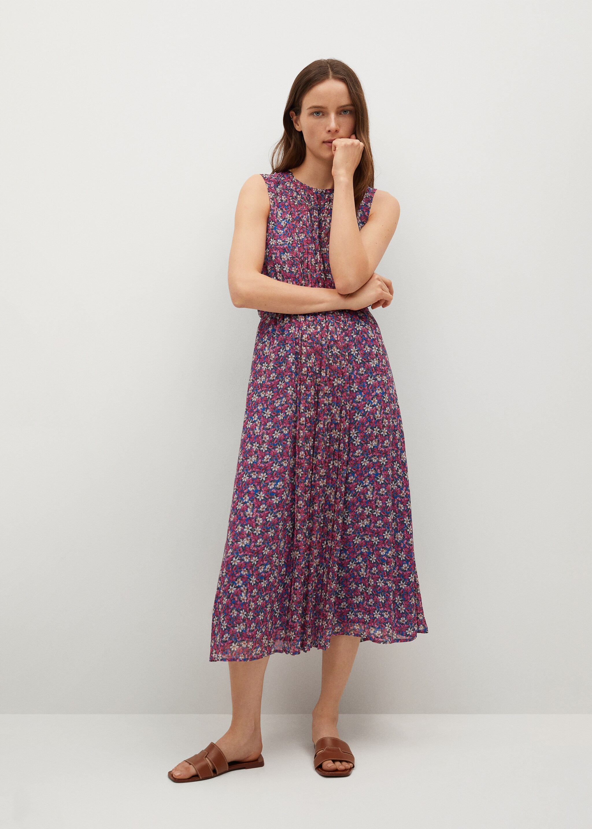 Vestido detalles plisados - Plano general