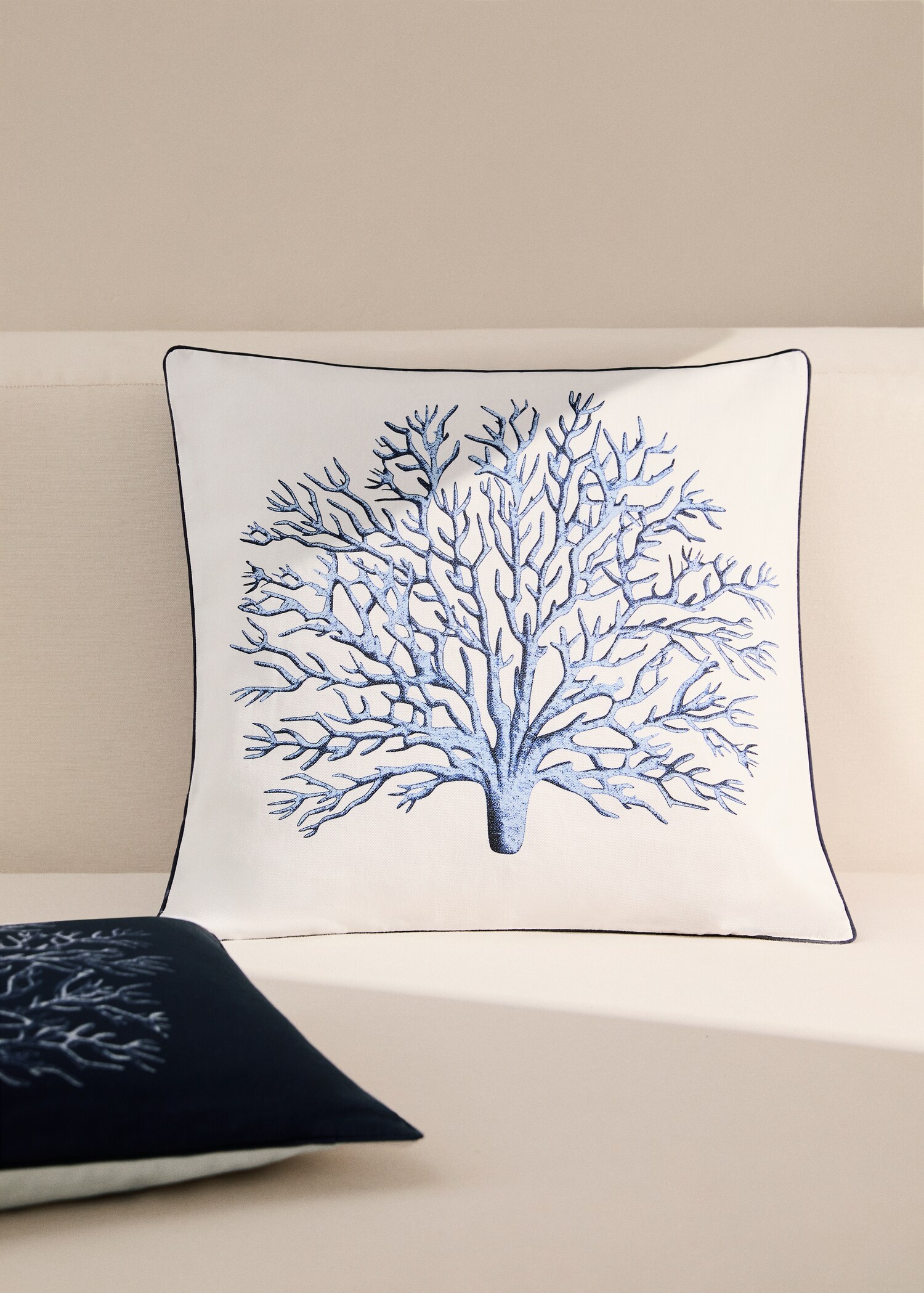 Coral-print cushion cover 45x45 cm - General plane