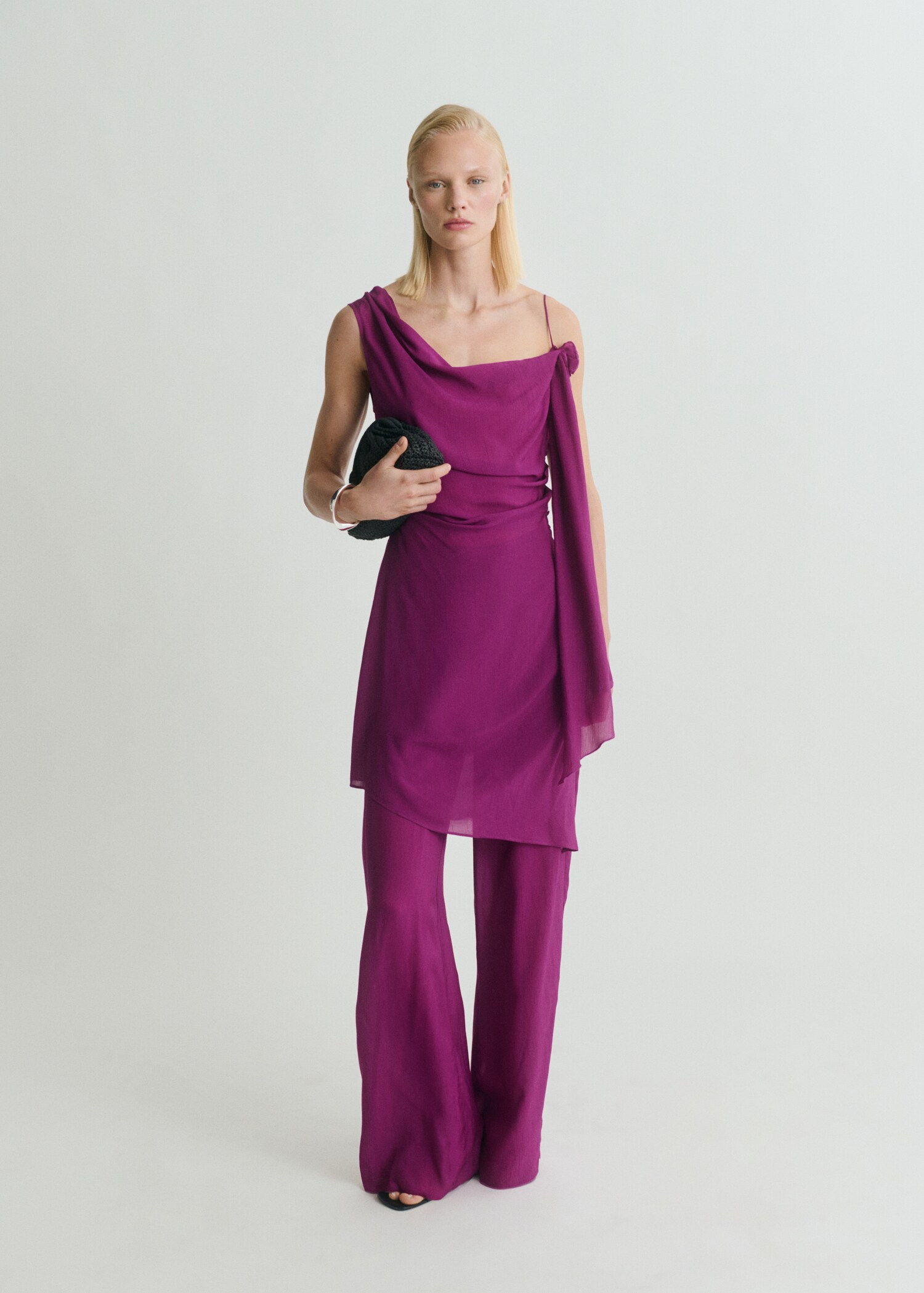 Long top with flower detail - General plane