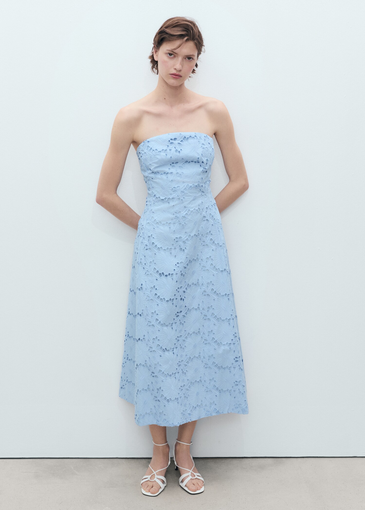 Strapless jurk met broderie anglaise - Overzichtstekening