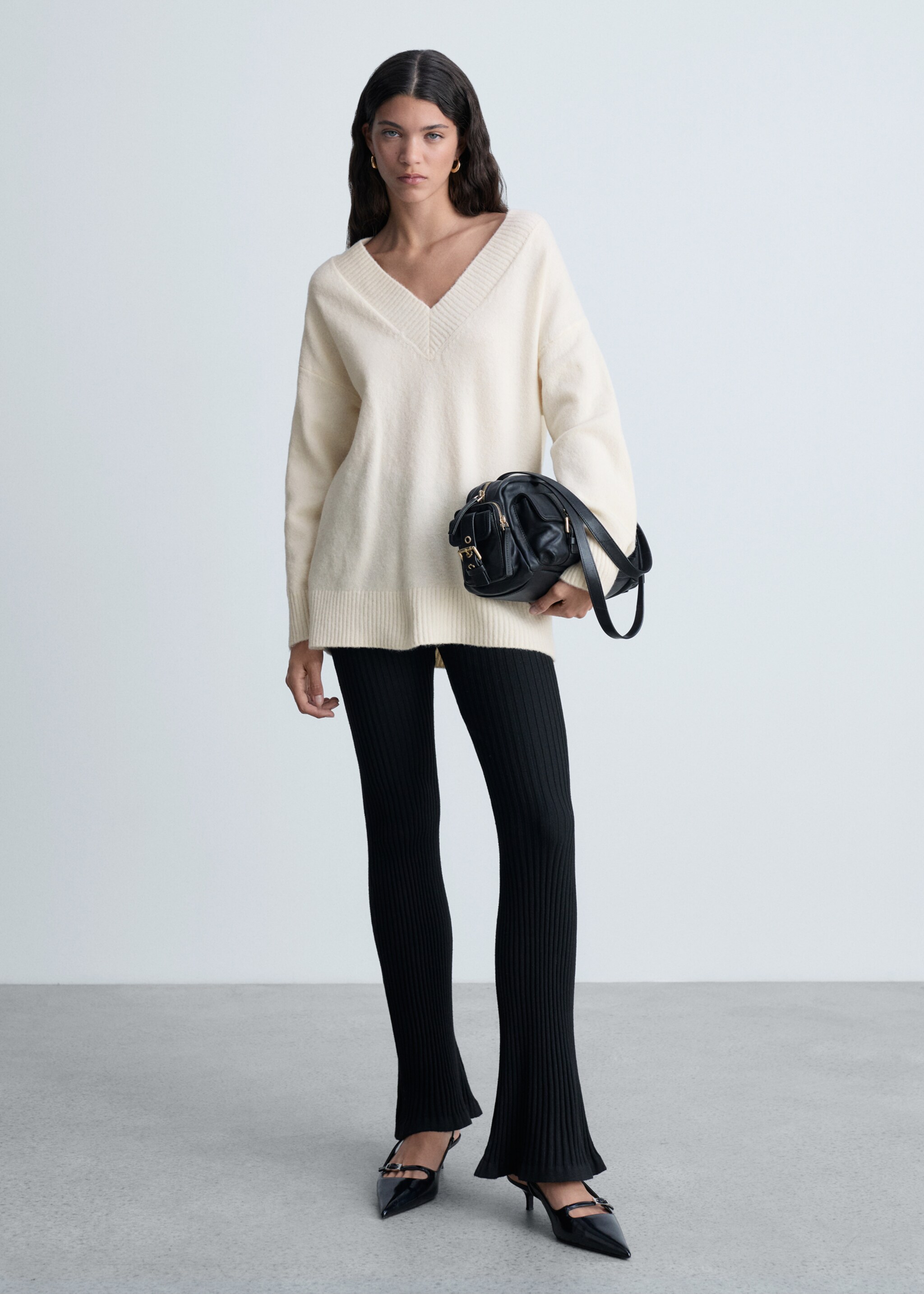 Oversized V-neck sweater - General plane, Ecru. Ref: 87010292-00.