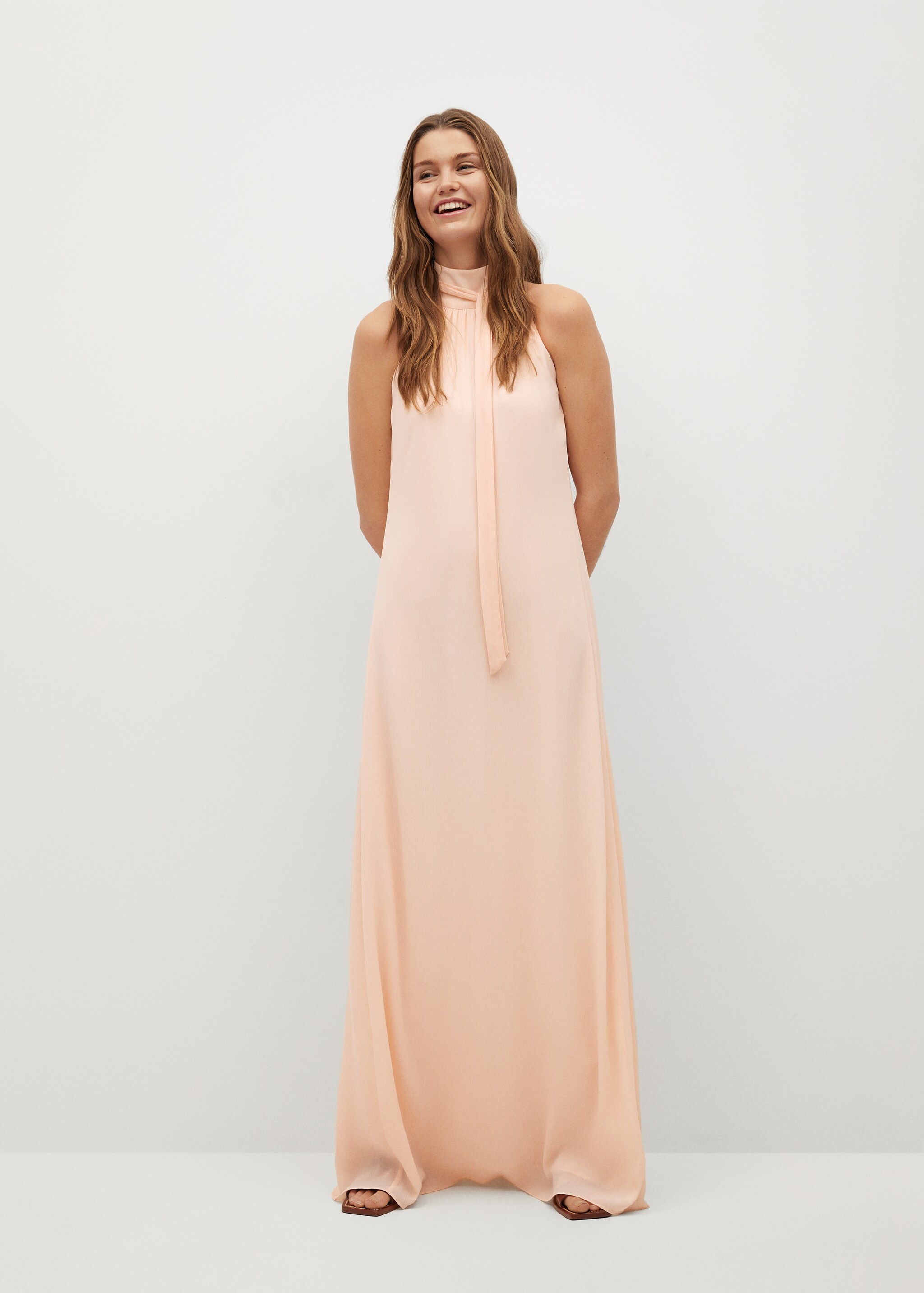 Vestido cuello halter - Plano general