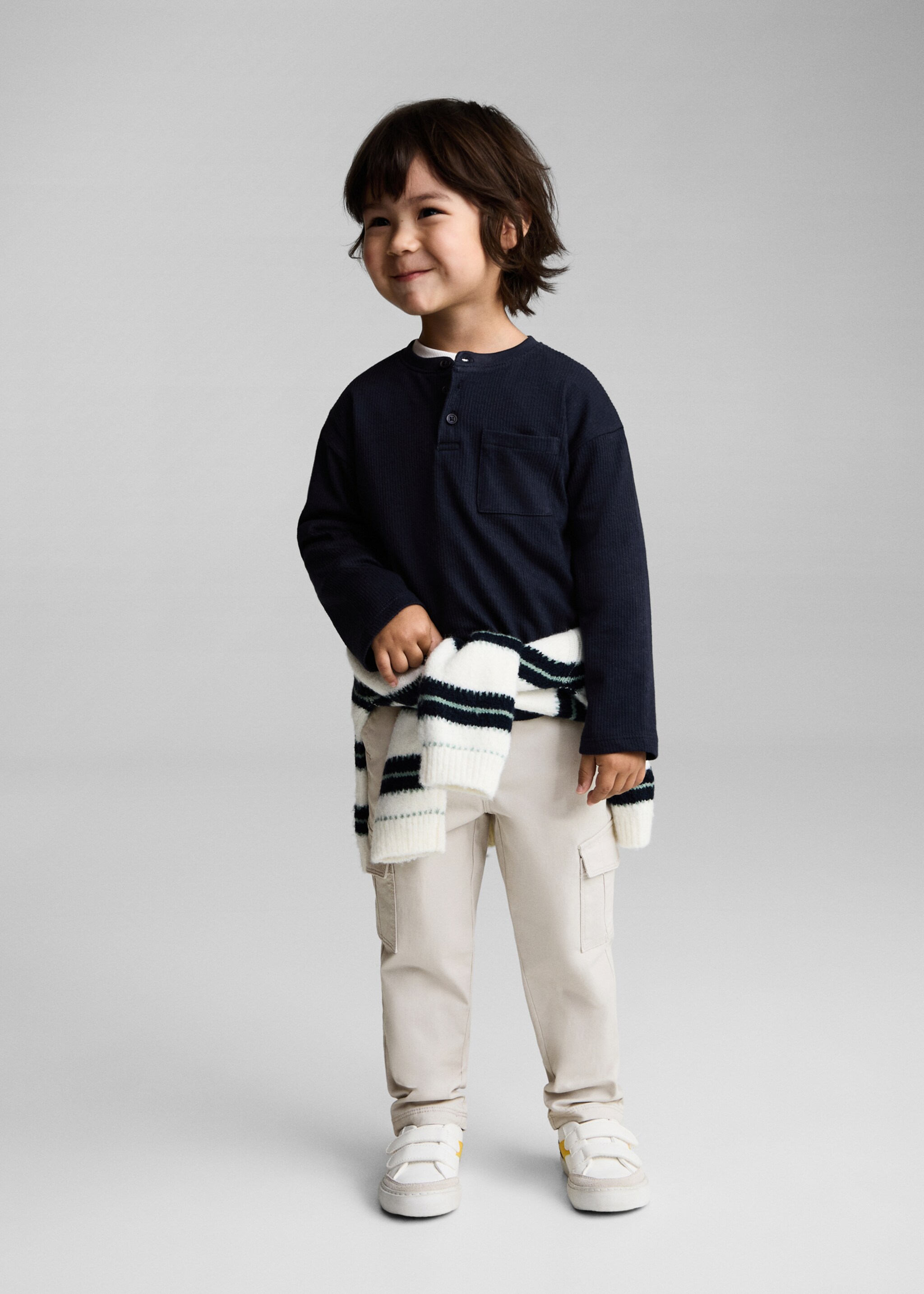 Langärmliges T-Shirt mit Knöpfen - Allgemeine Ansicht, Dunkles Marineblau. Ref: 87011049-00.