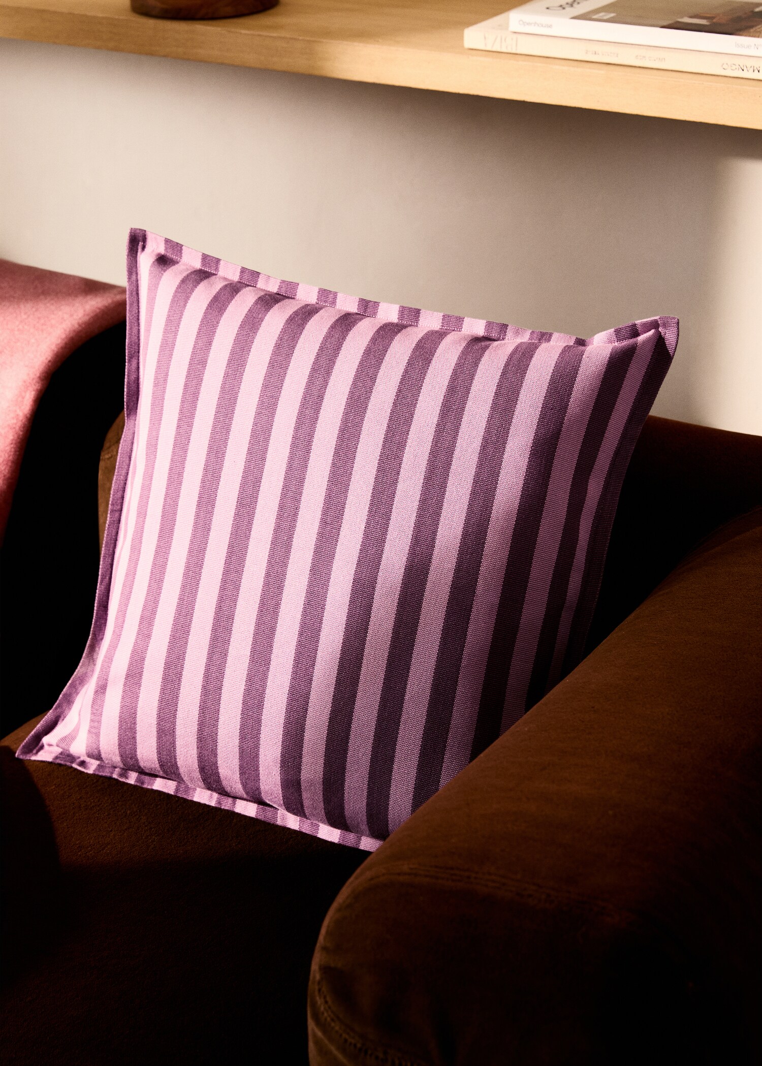 Cotton cushion cover with woven stripe, 50x50cm - General plane