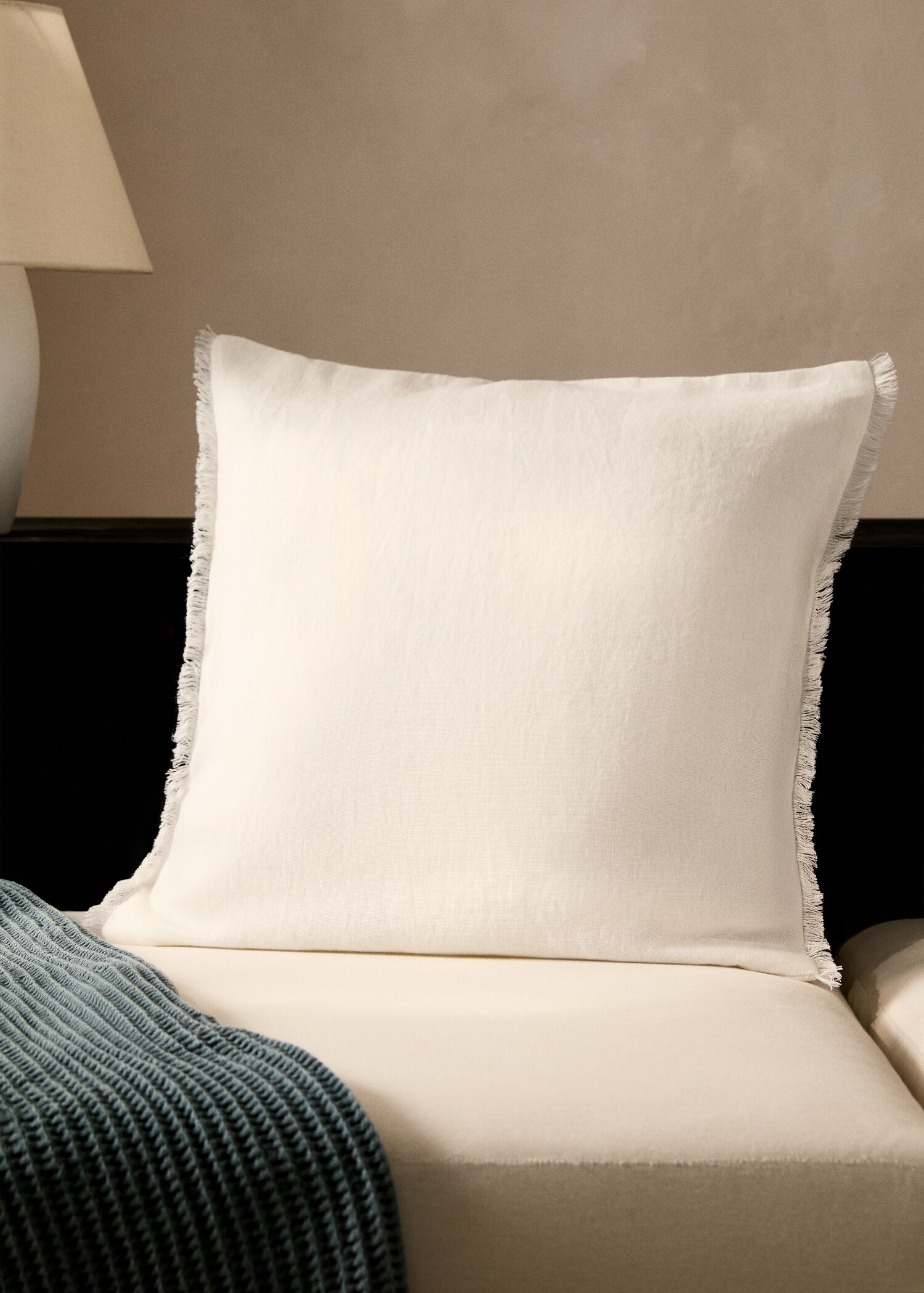 Linen cushion cover with fringes 50x50 cm - General plane