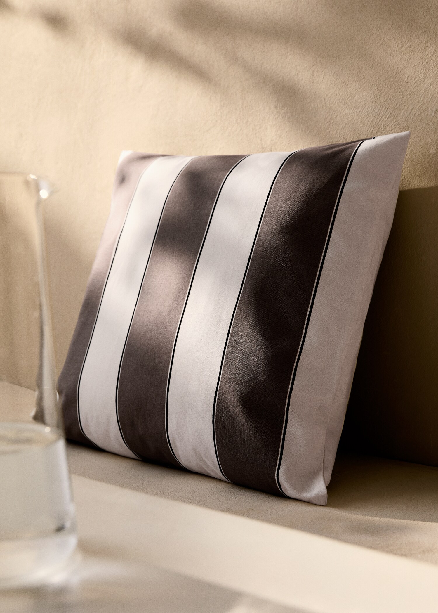 Vattentätt randigt kuddfodral 50x50 cm - Allmän bild