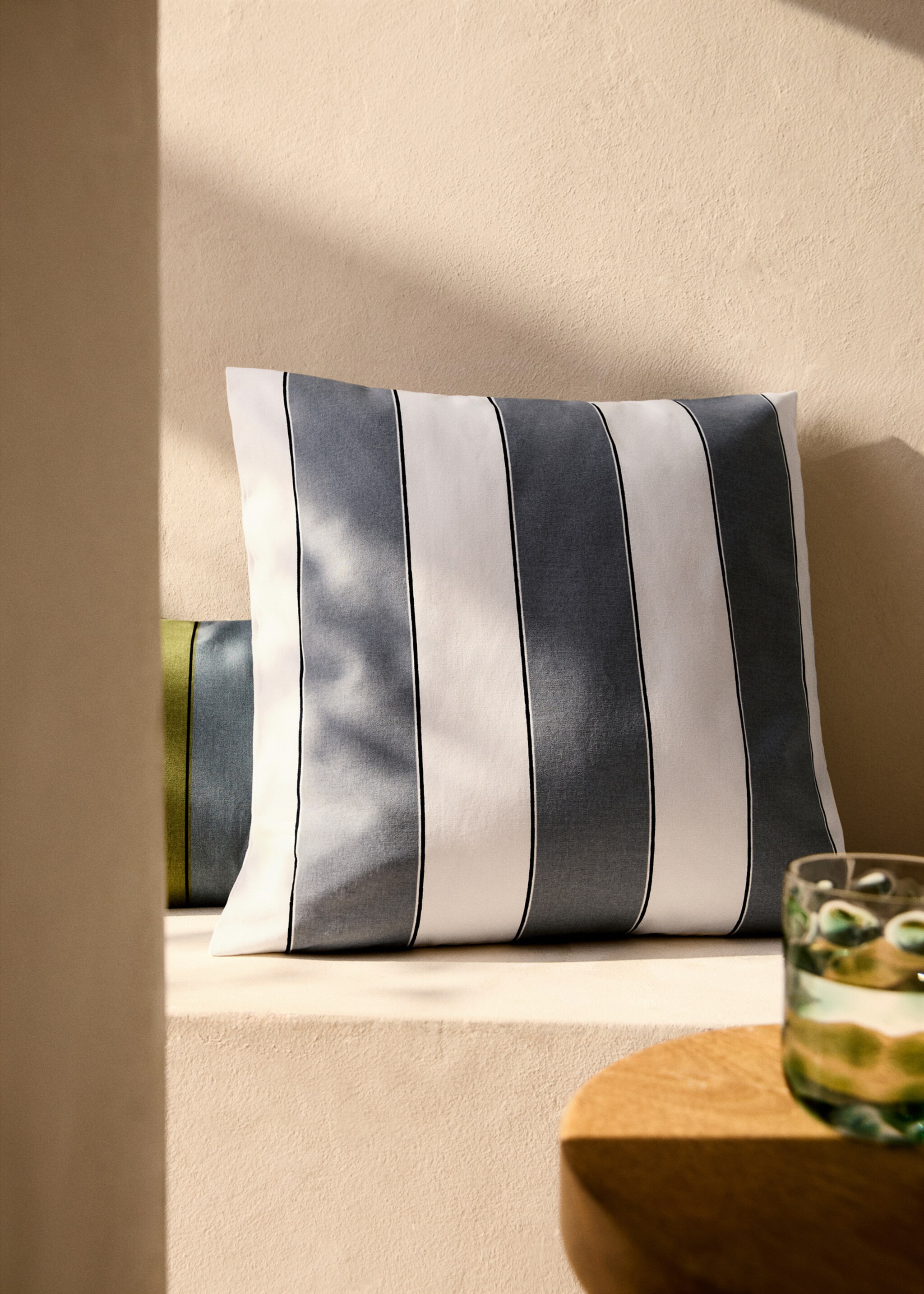 Waterproof striped cushion cover 50x50 cm - General plane, Light/Pastel Grey. Ref: 87012901-00.