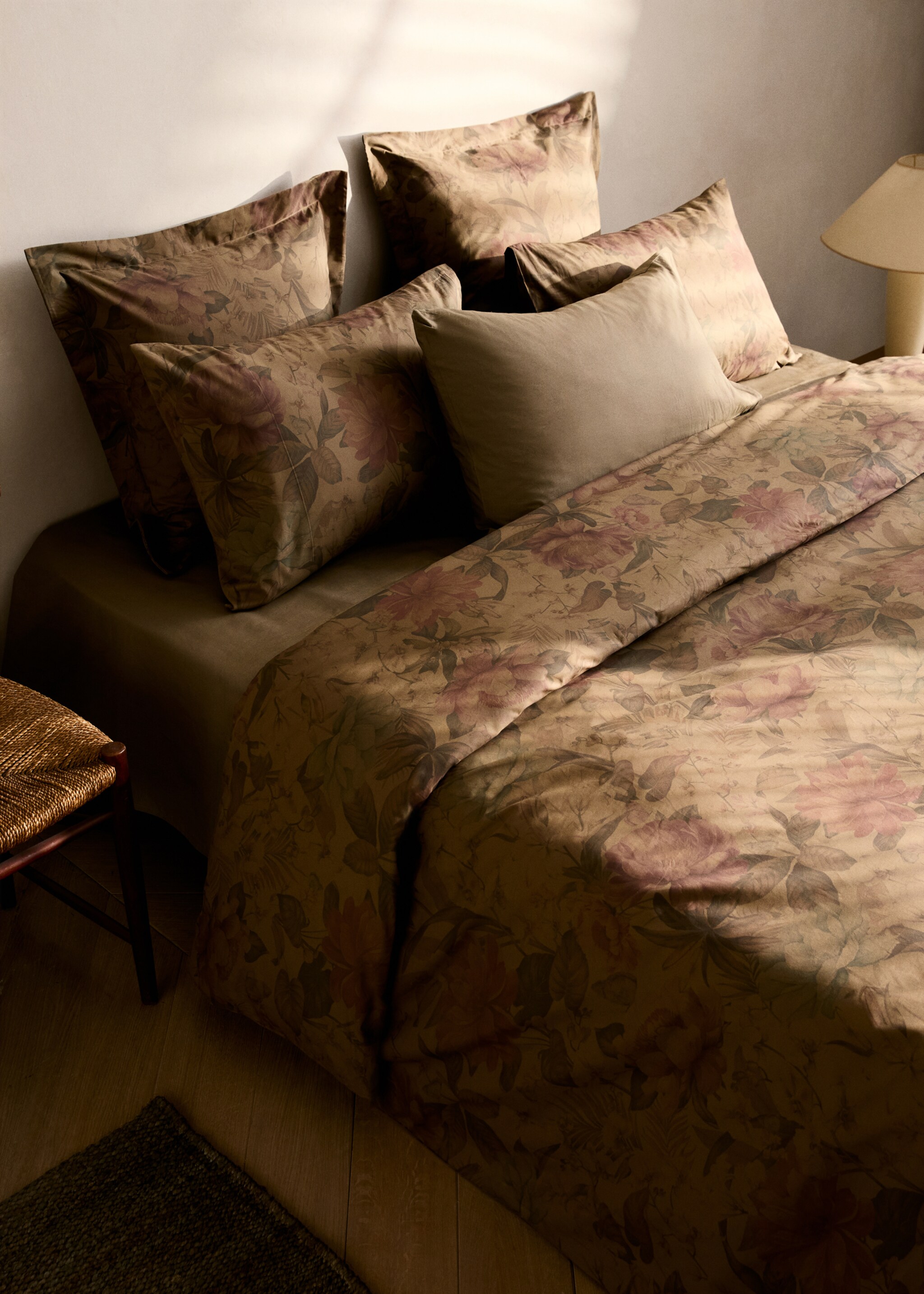 Povlak na přikrývku z bavlněného perkálu s barevným květinovým potiskem, na postel 150/160 cm - Celkový náhled, Khaki. Ref: 87012916-00.