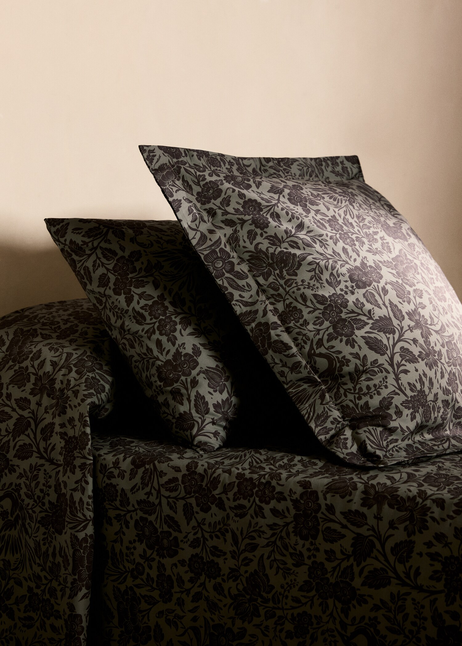 Cotton percale printed two-tone floral pillowcase, 45x110 cm - General plane