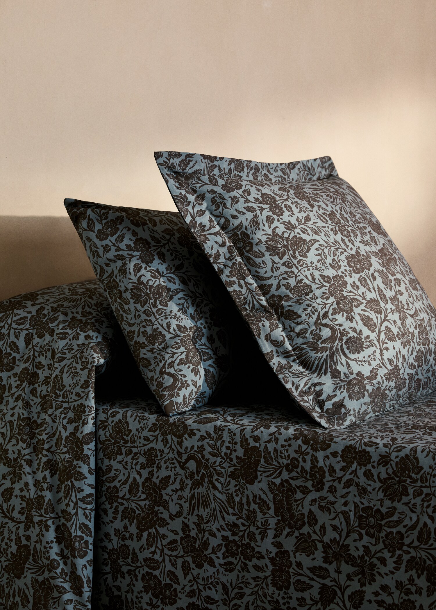 Cotton percale printed two-tone floral pillowcase, 45x110 cm - General plane