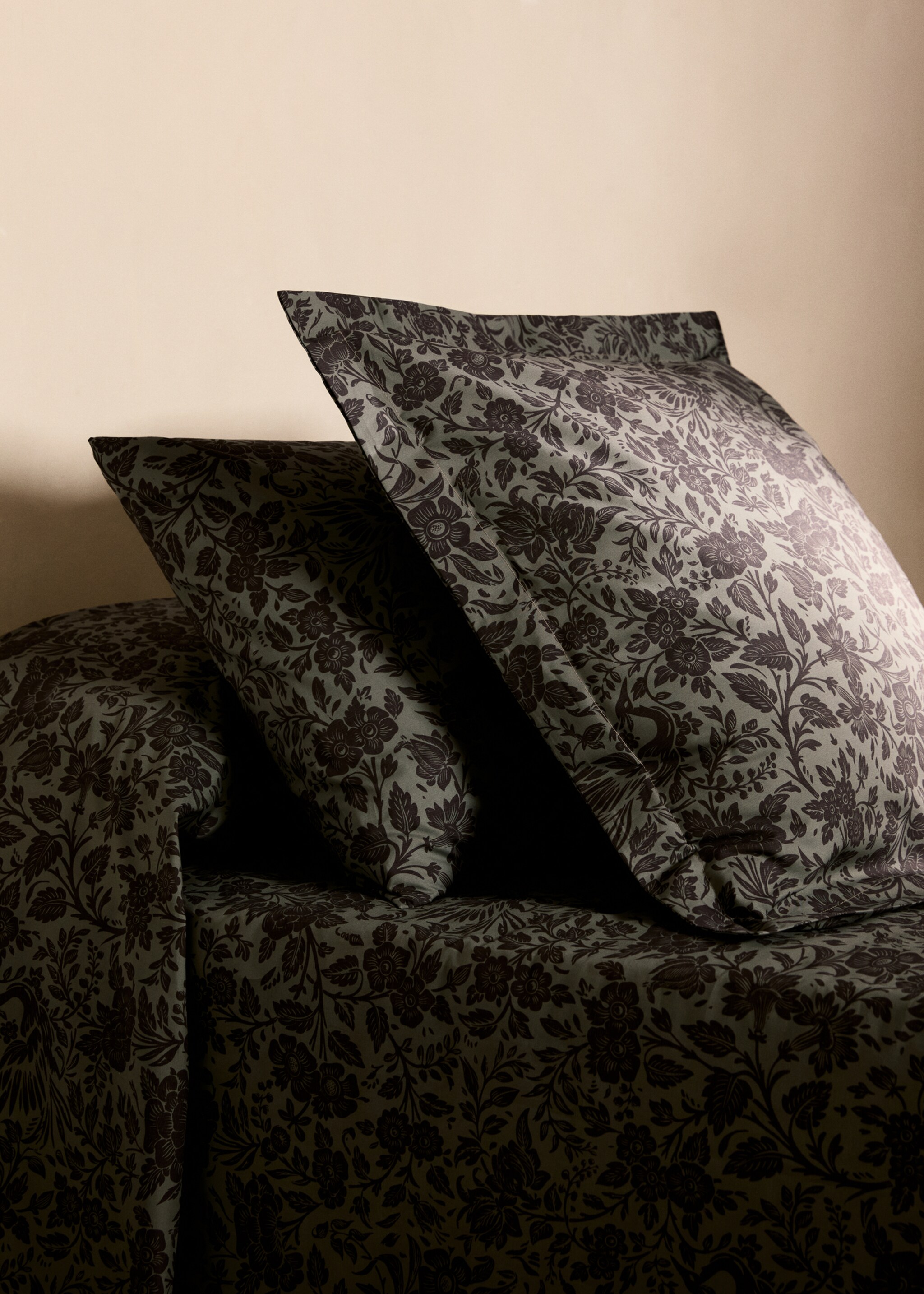 Two cotton percale two-tone floral-print pillowcases 50x75 cm - General plane, Khaki. Ref: 87012950-00.