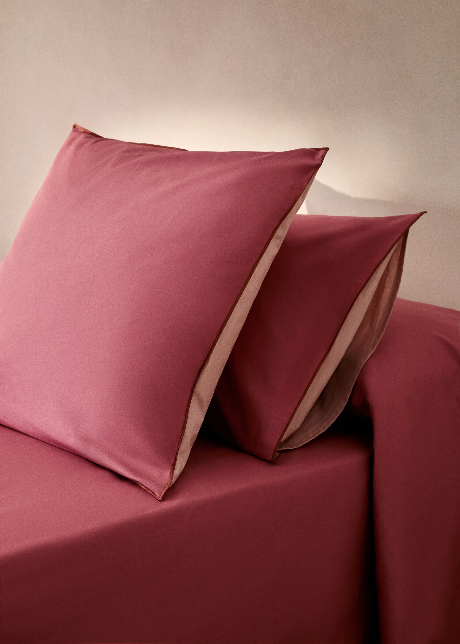Two cotton percale reversible pillowcases 60x60 cm - General plane