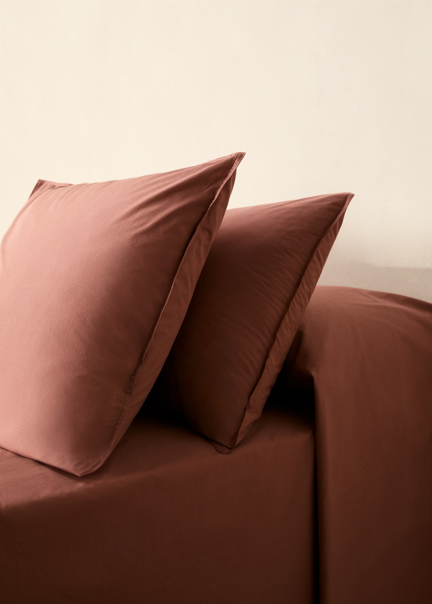 Two cotton poplin double-stitched pillowcases 50x75 cm - General plane