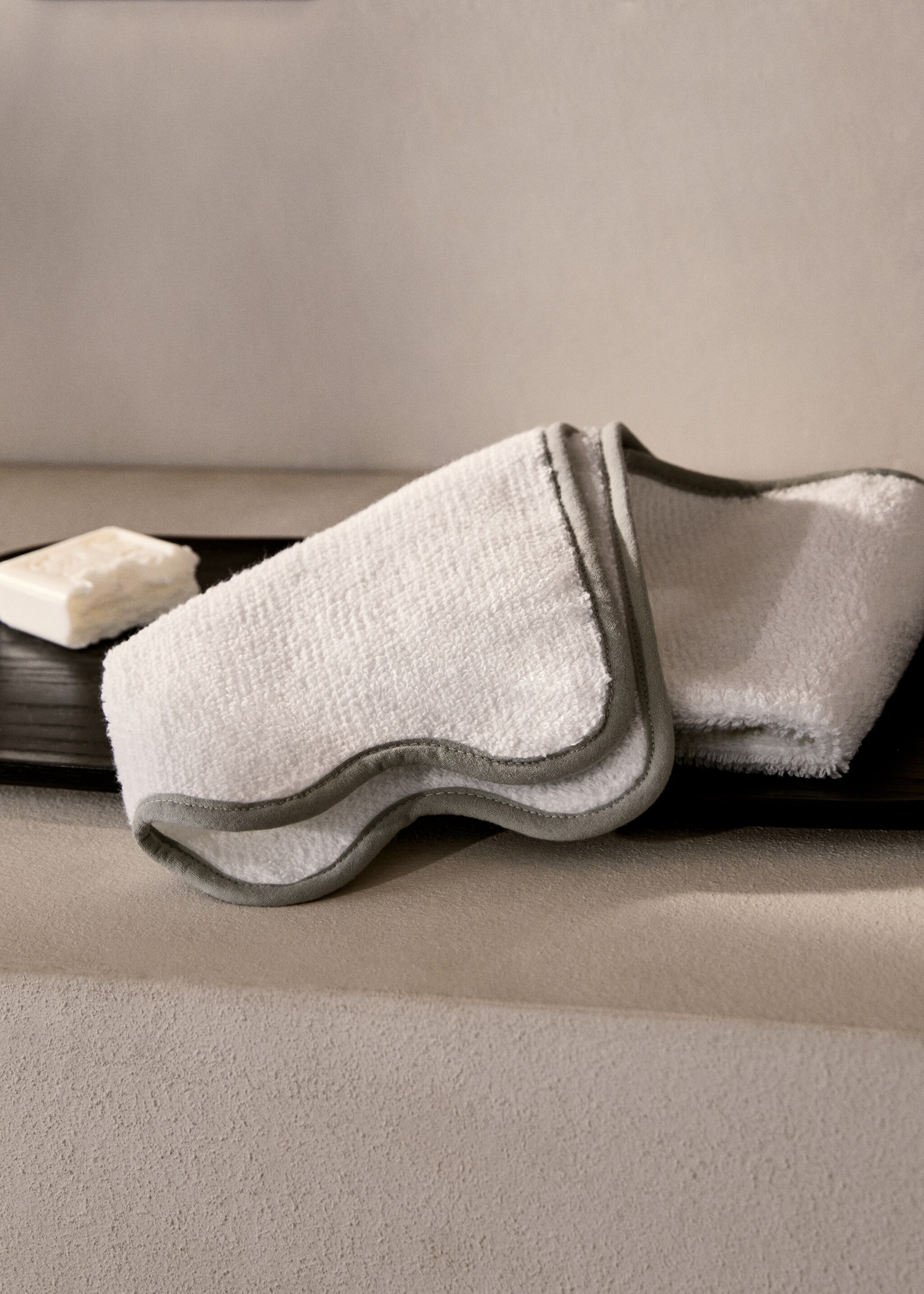 Rice-stitch washbasin towel with waves - General plane, White. Ref: 87013319-00.