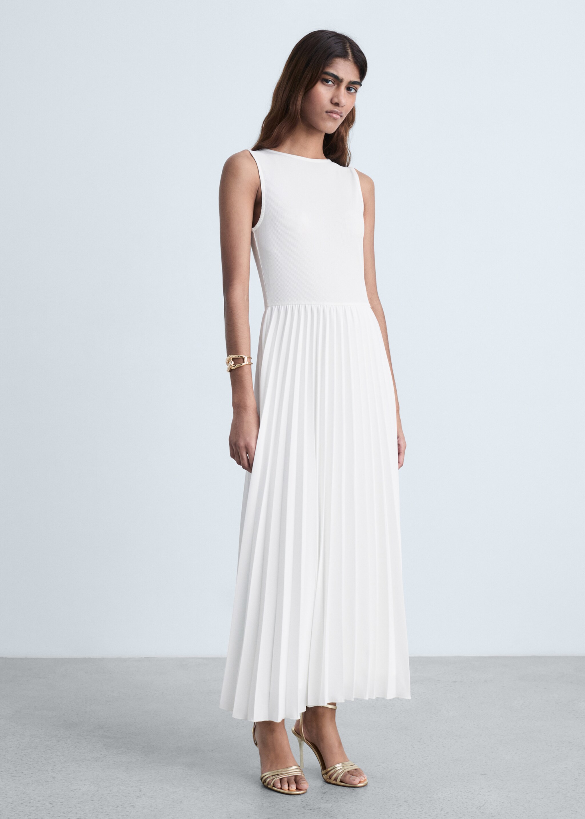 Pleated long dress - General plane, White. Ref: 87014067-00.