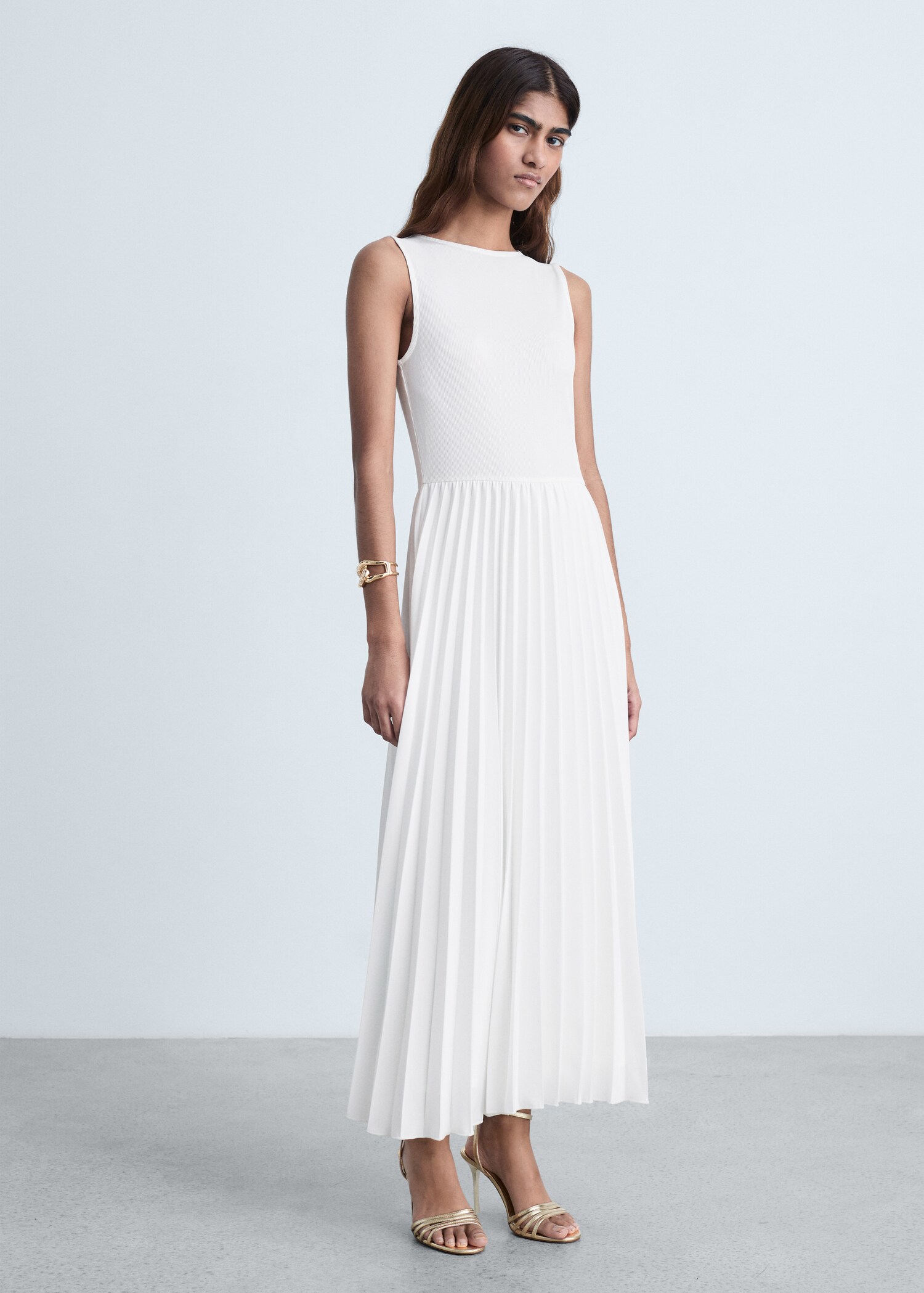 Pleated long dress - General plane