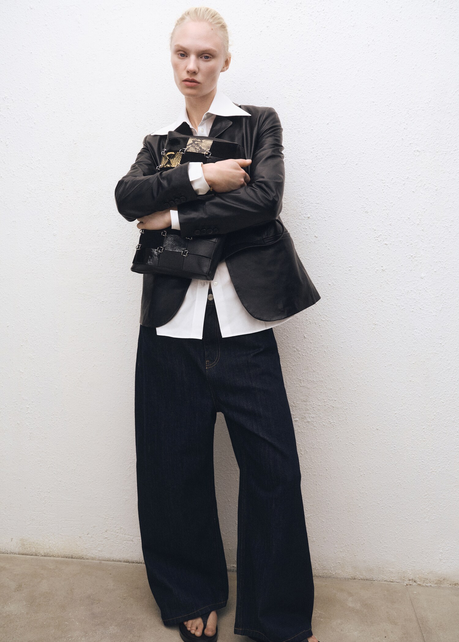 Low-rise wide leg rinse-wash jeans - General plane