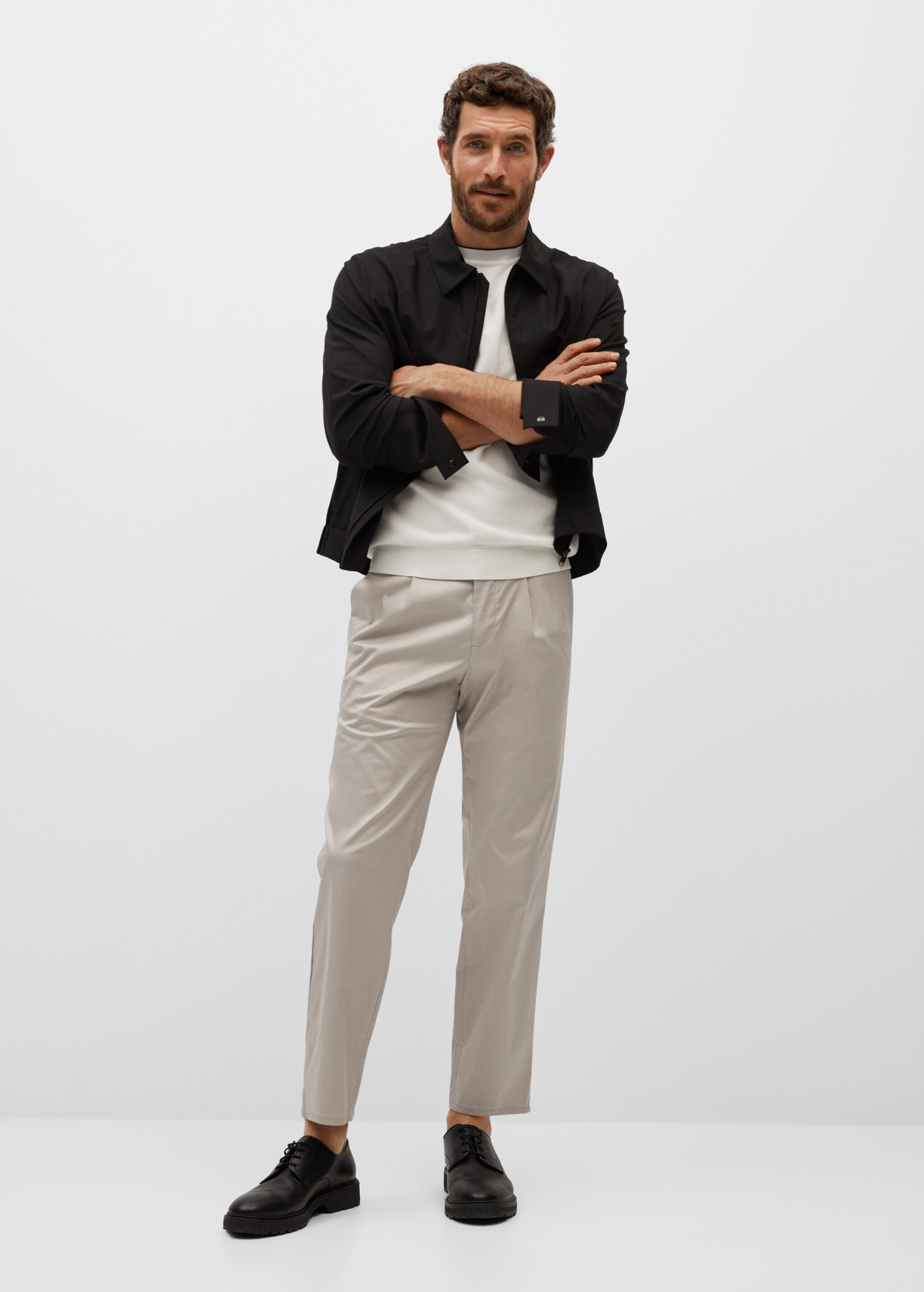 Pantalón relaxed fit pinzas - Plano general