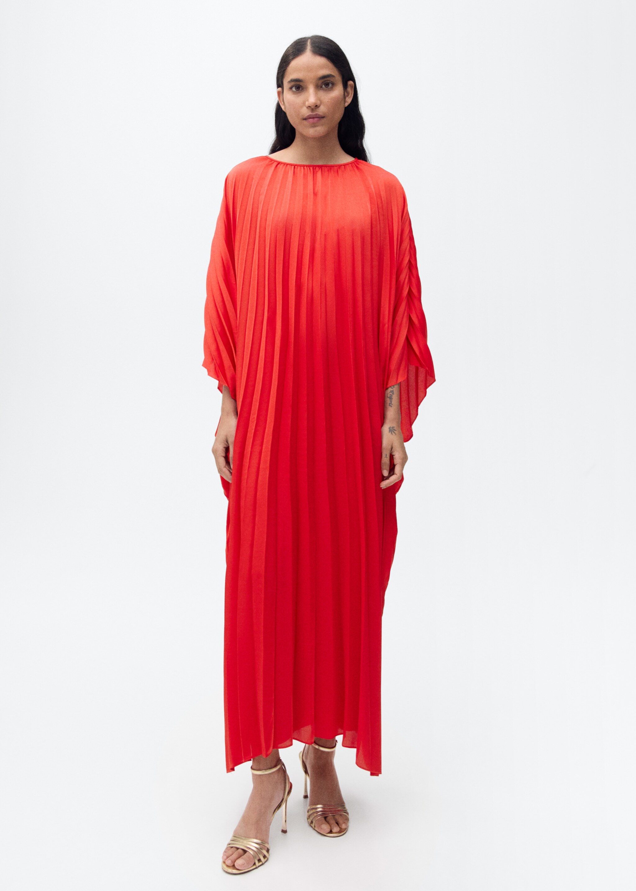 Pleated three-quarter sleeve dress - General plane, Red. Ref: 87015733-00.