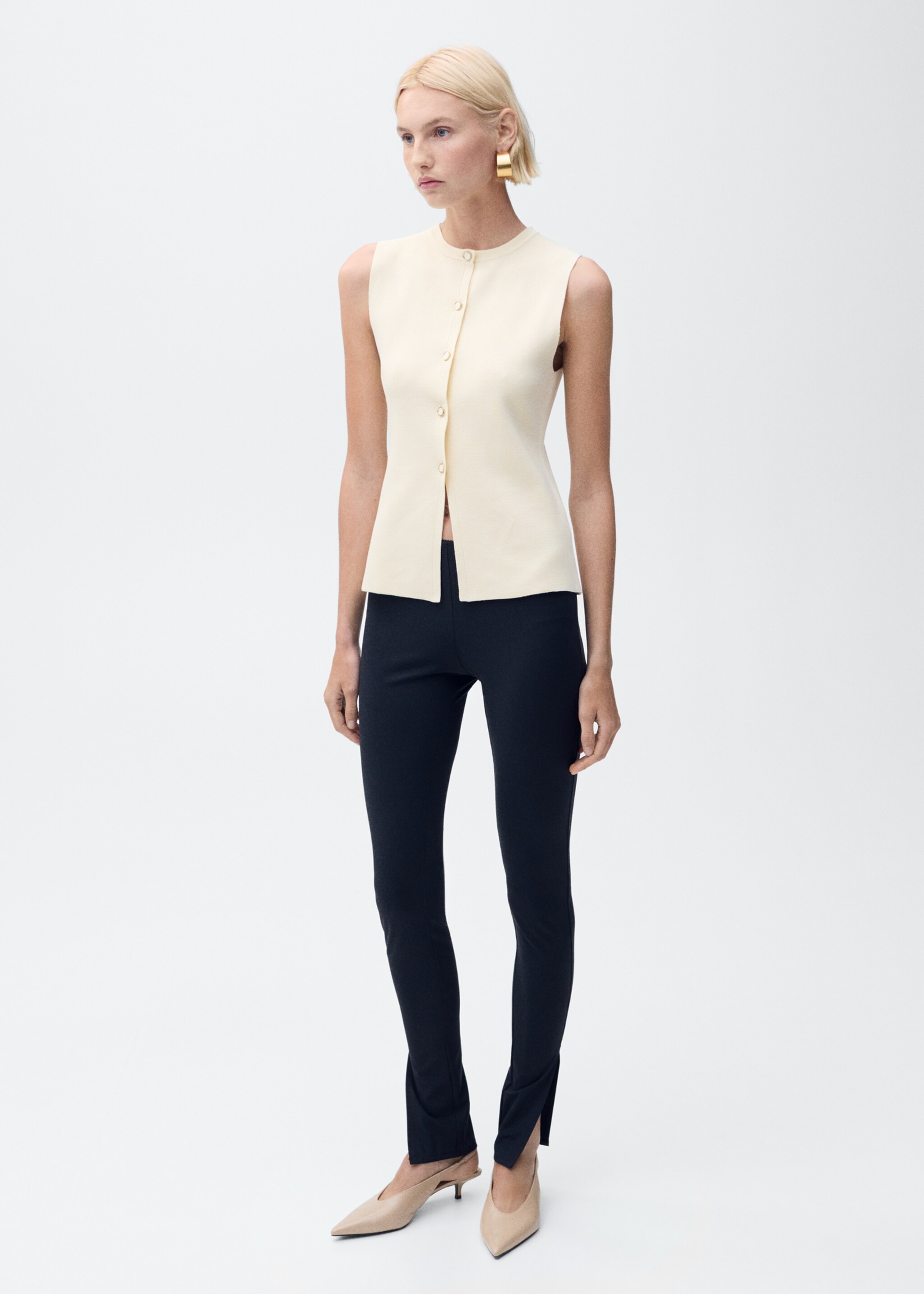 Fine-knit waistcoat with buttons - General plane, Ecru. Ref: 87015764-00.