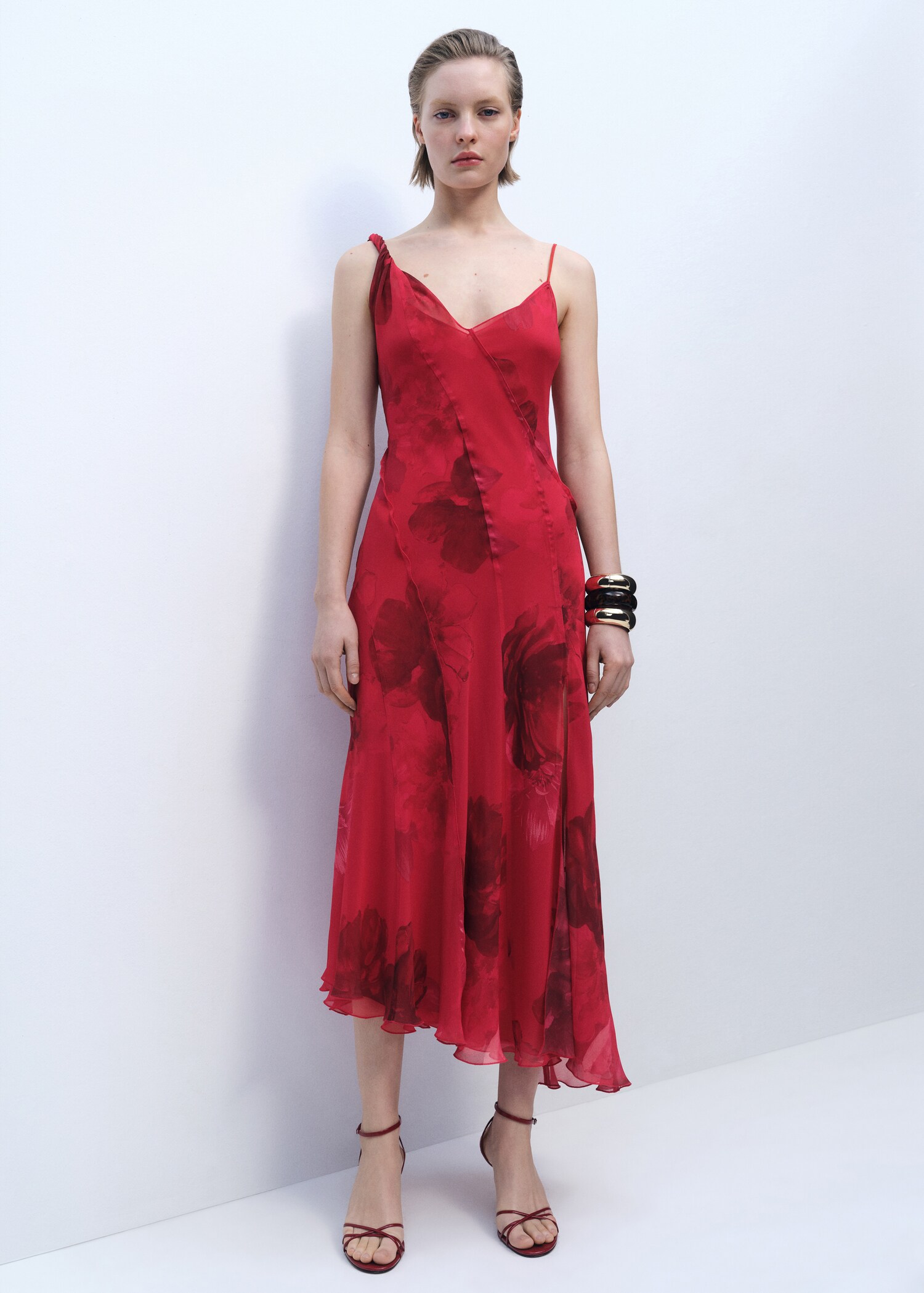 Vestido asimétrico floral - Plano general