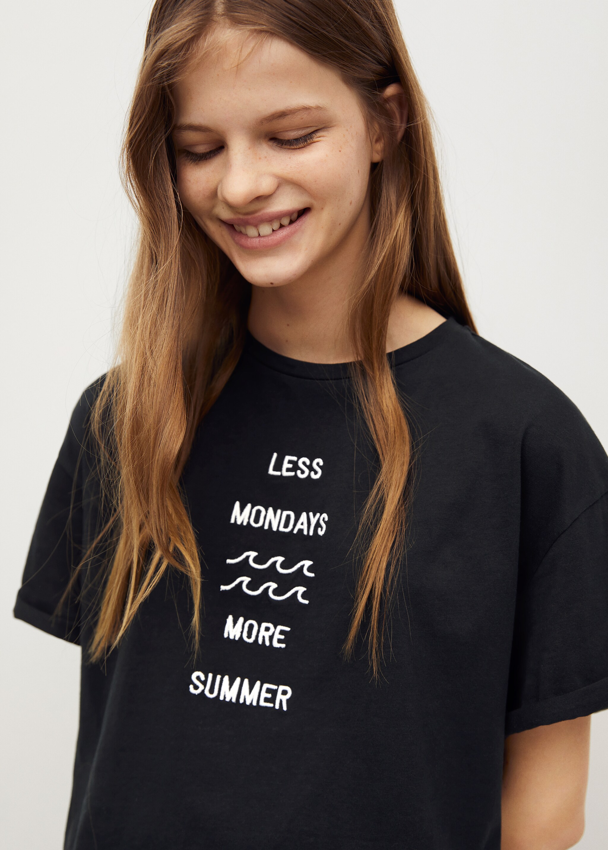 Camiseta mensaje bordado - Plano general