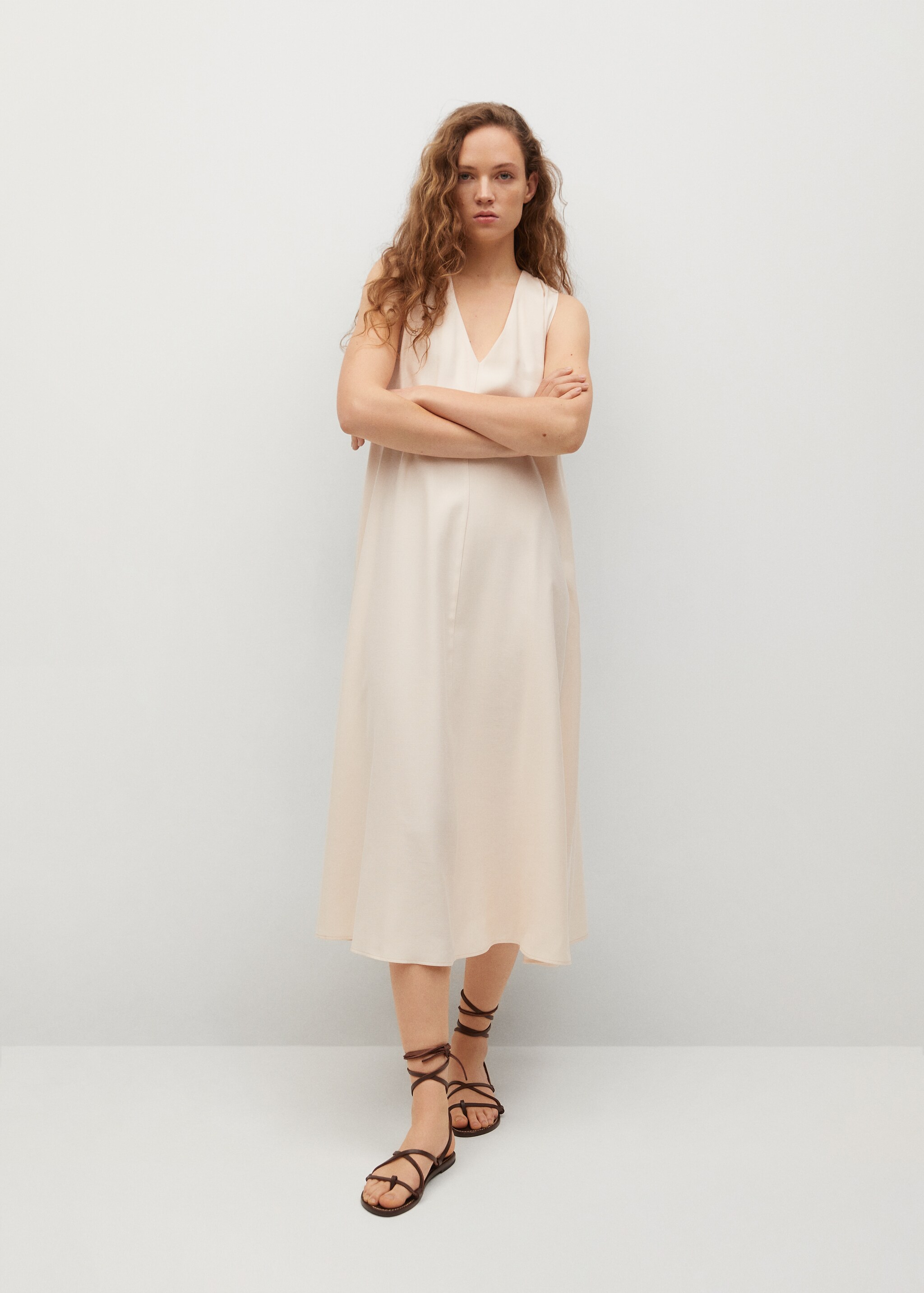 Vestido midi fluido - Plano general