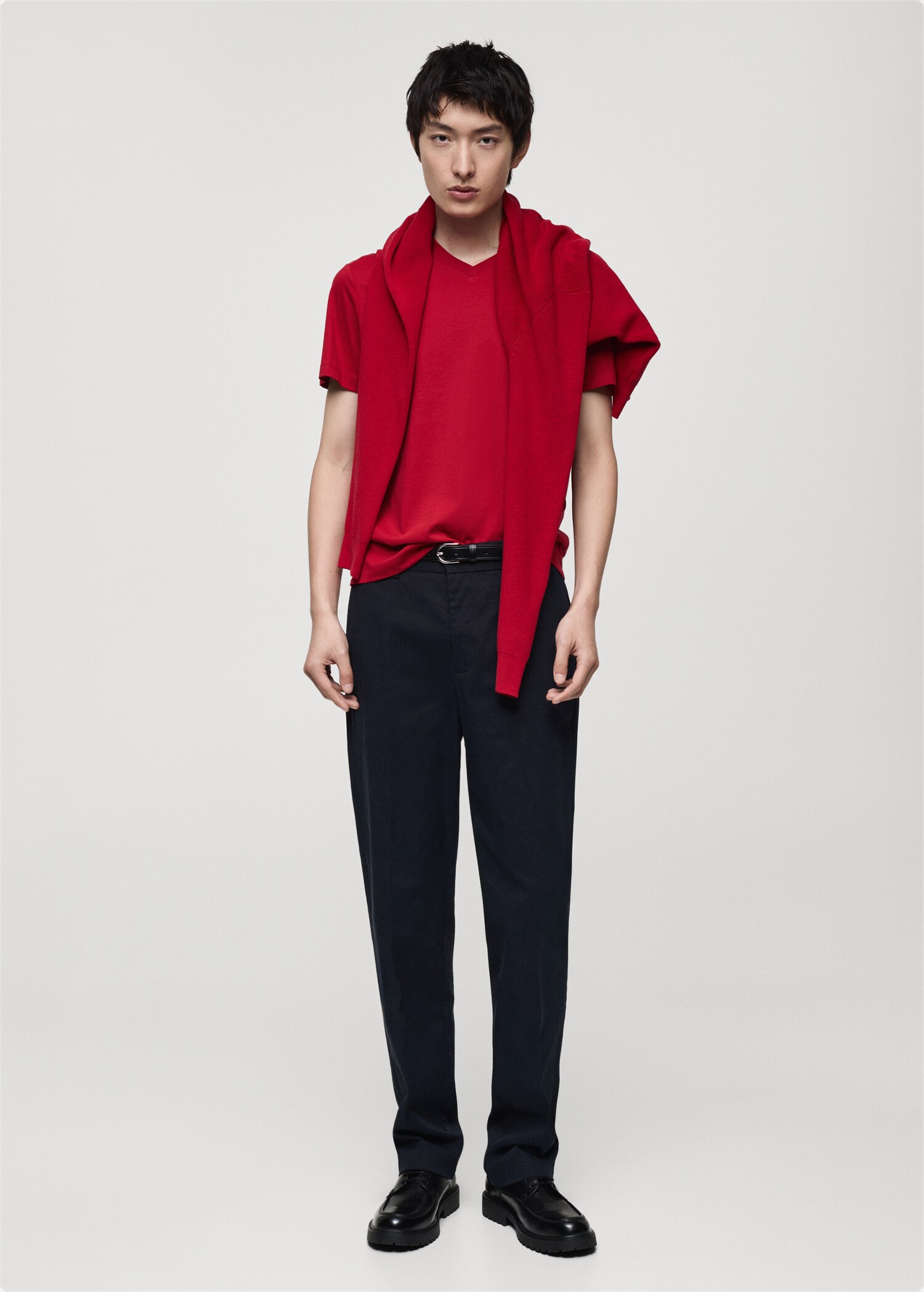 Camiseta 100% algodón cuello pico slim fit - Plano general