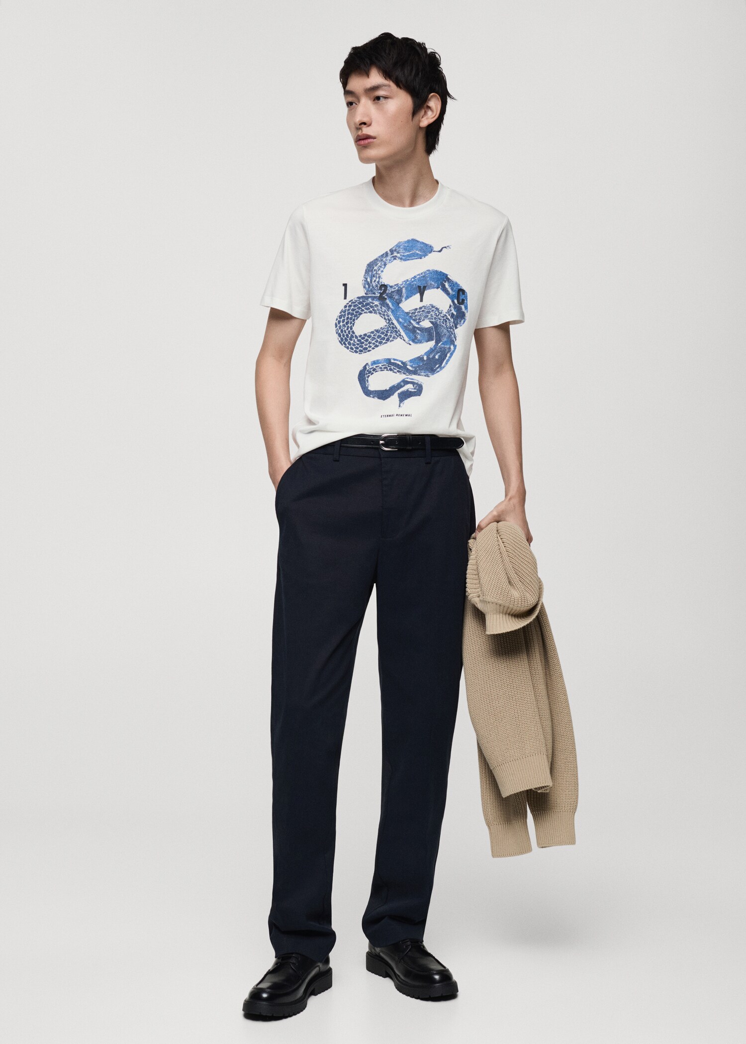 100% cotton t-shirt with graphic print on the front - General plane