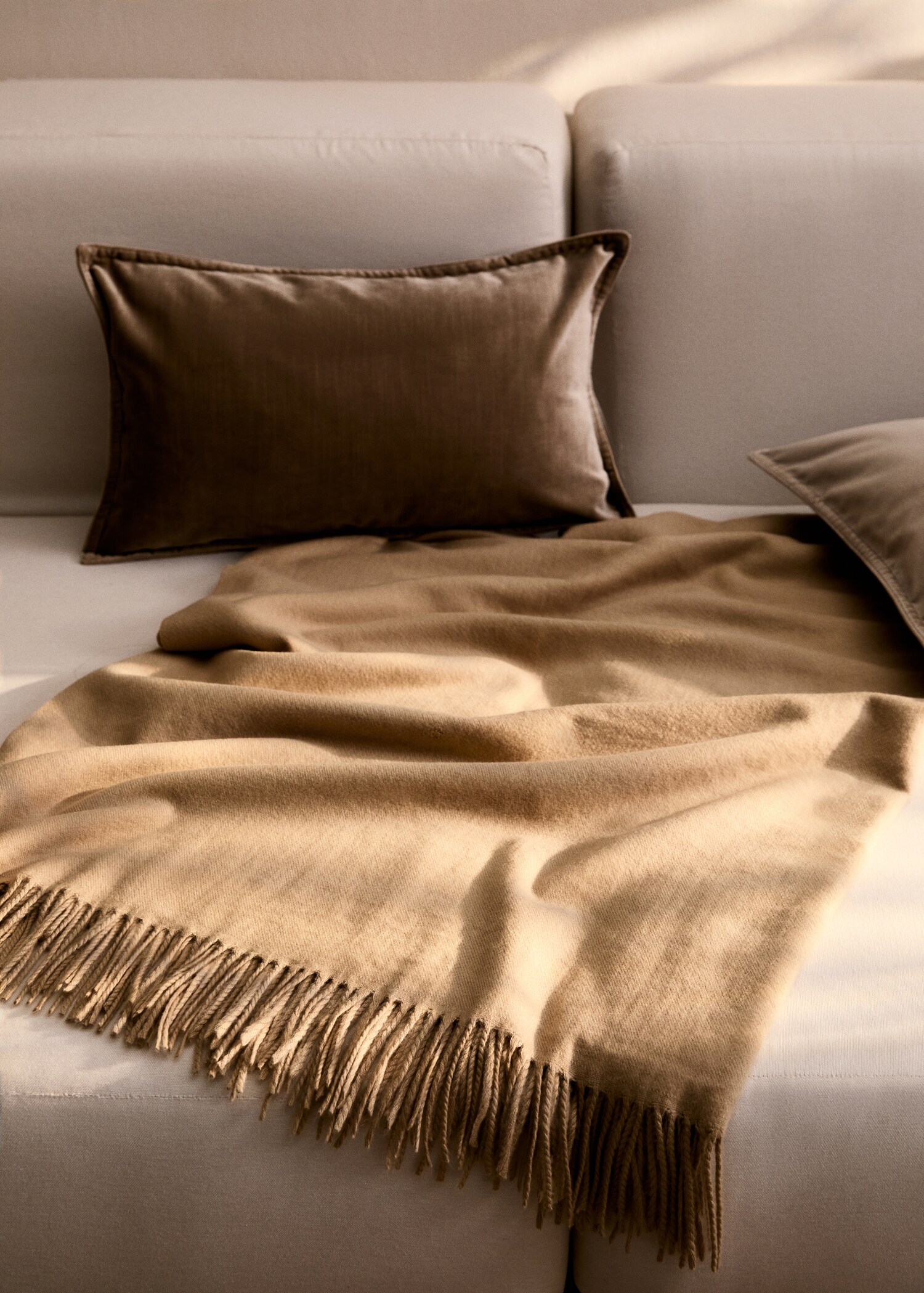 Blanket detail fringes - General plane