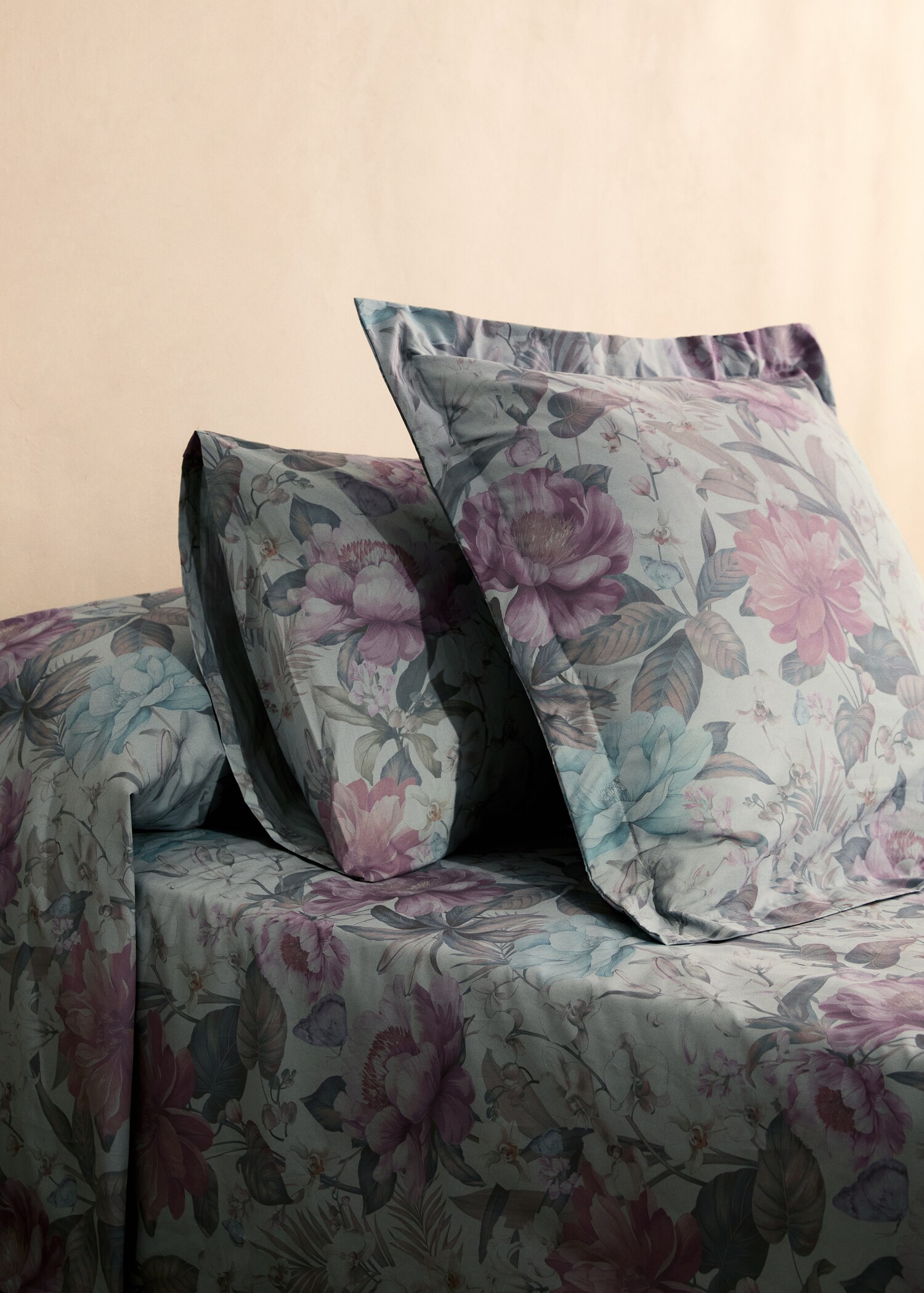 Two cotton percale multi-coloured floral-print pillowcases 50x75 cm - General plane