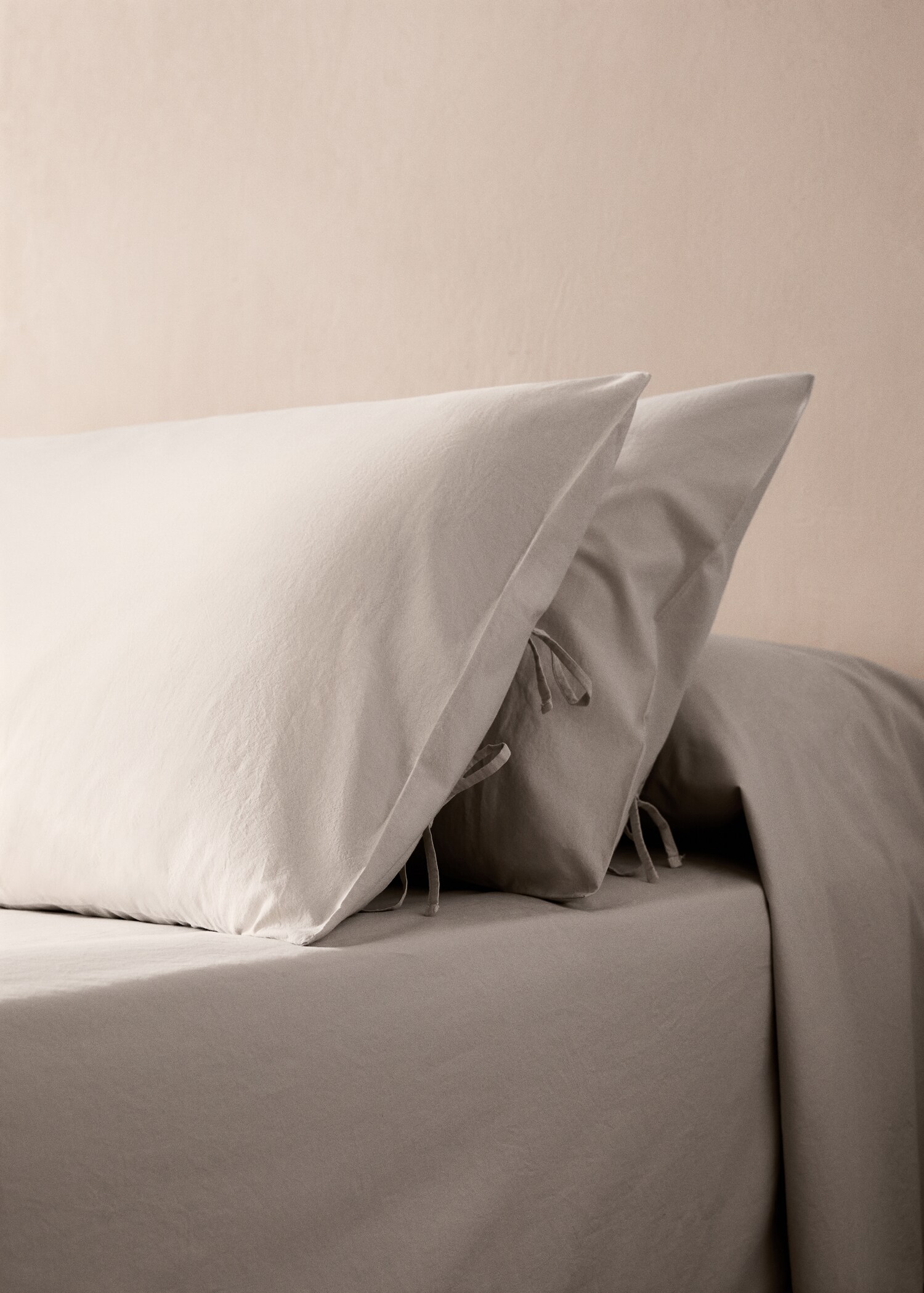 Två örngott i tvättad bomull med knytband 50x75 cm - Allmän bild